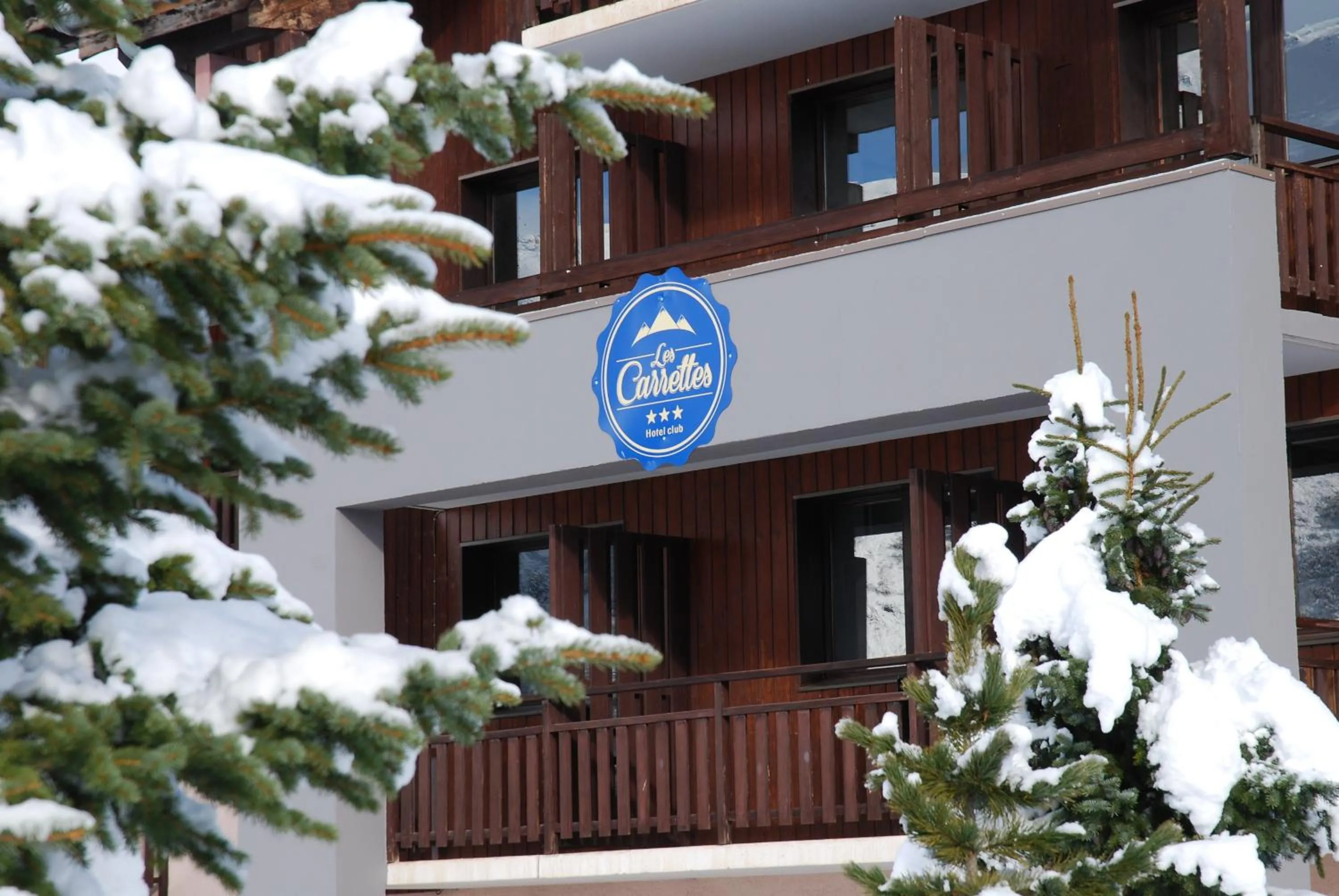 Facade/entrance in Hôtel & Spa Les Carrettes