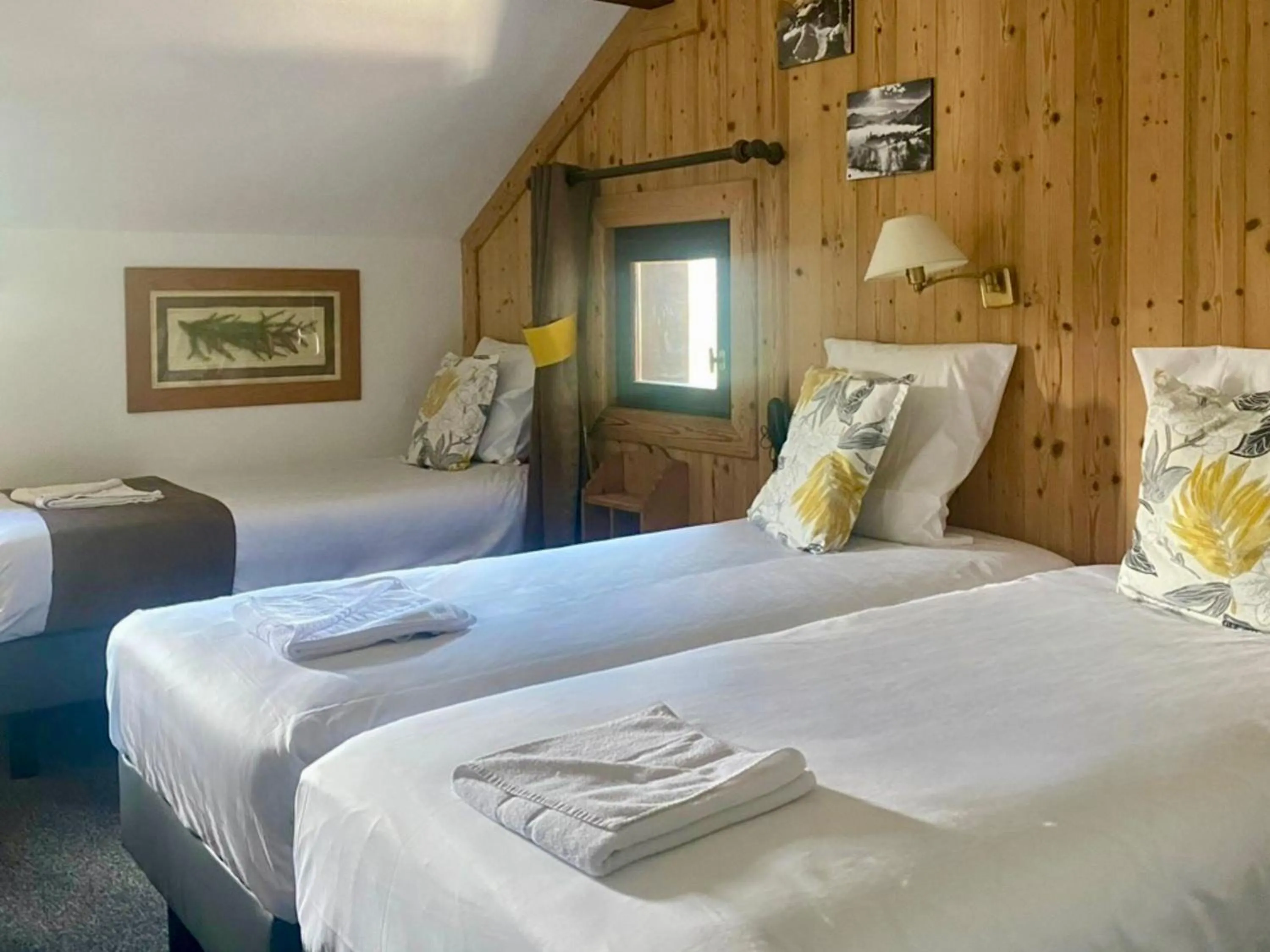 Bed in Hôtel & Spa Les Carrettes