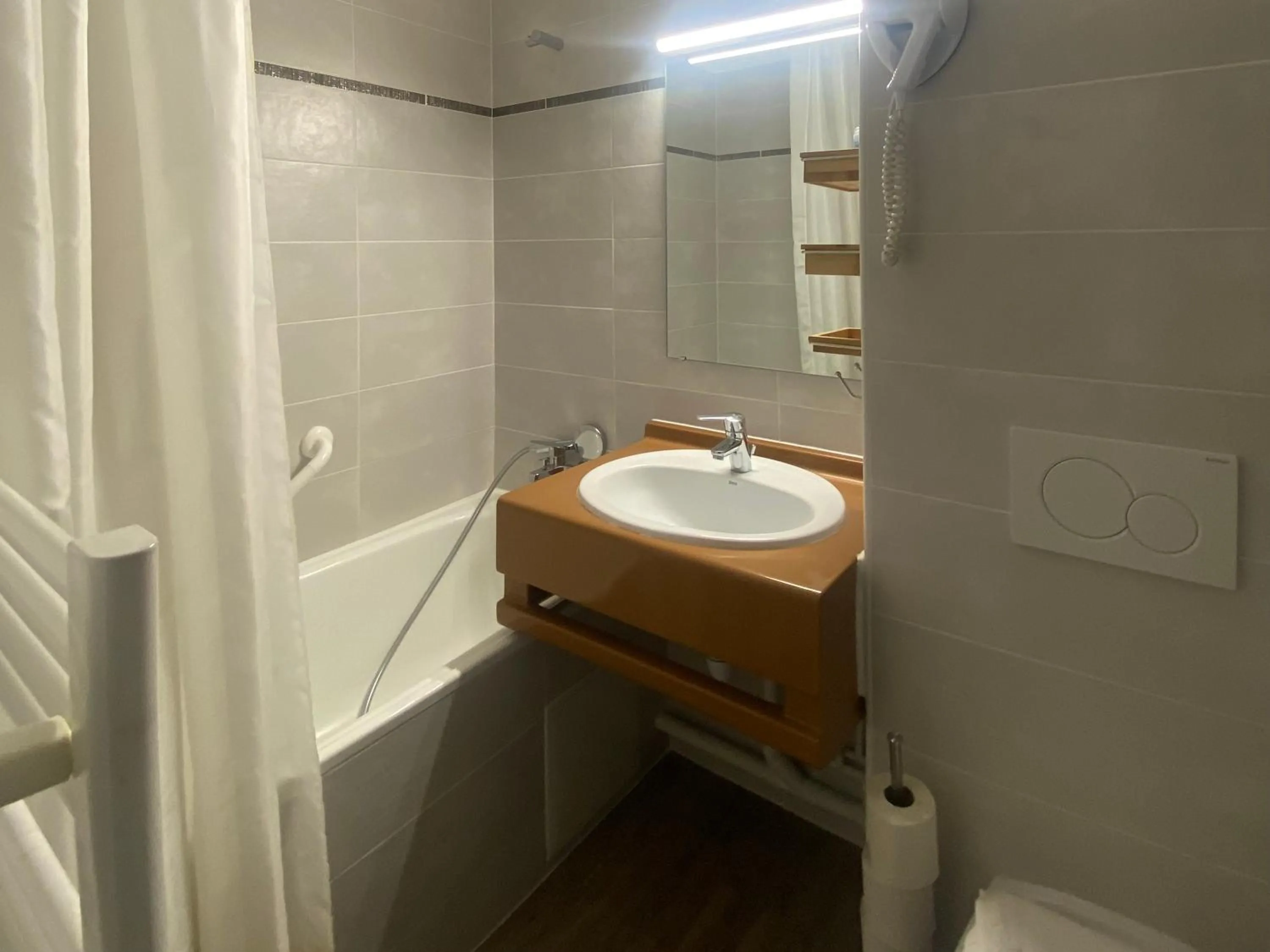 Bathroom in Hôtel & Spa Les Carrettes