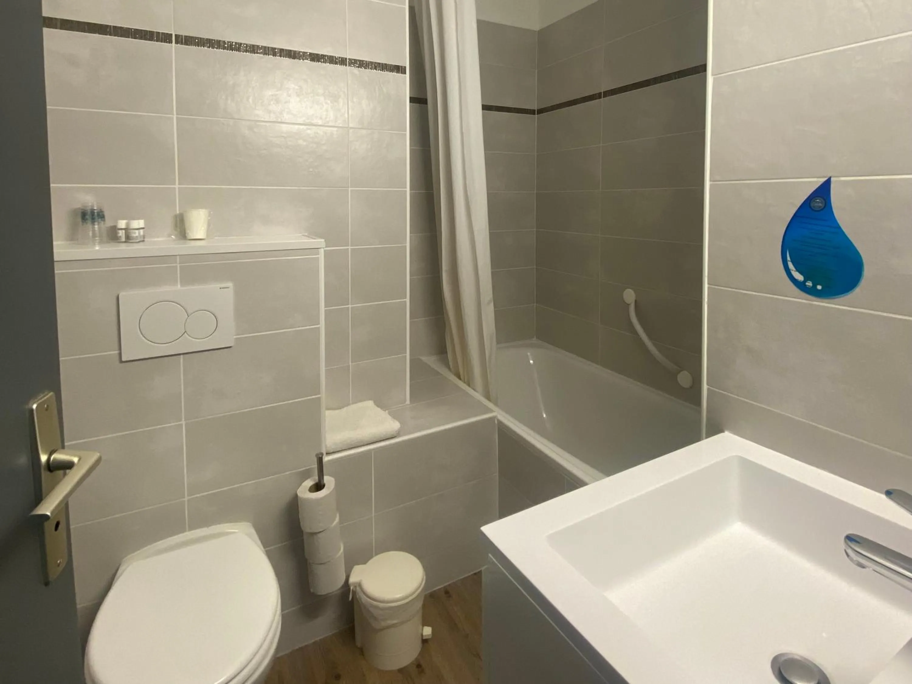 Bathroom in Hôtel & Spa Les Carrettes