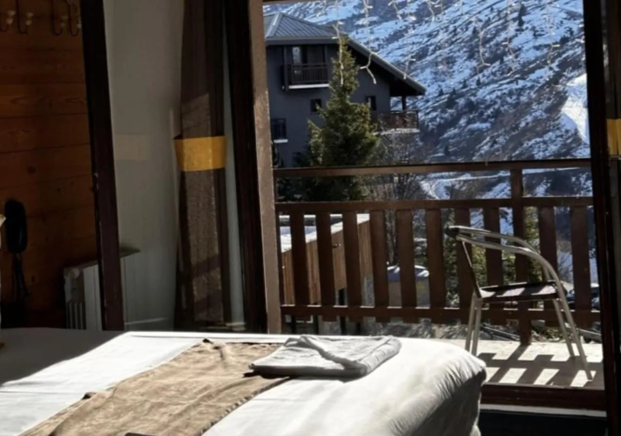 Patio in Hôtel & Spa Les Carrettes