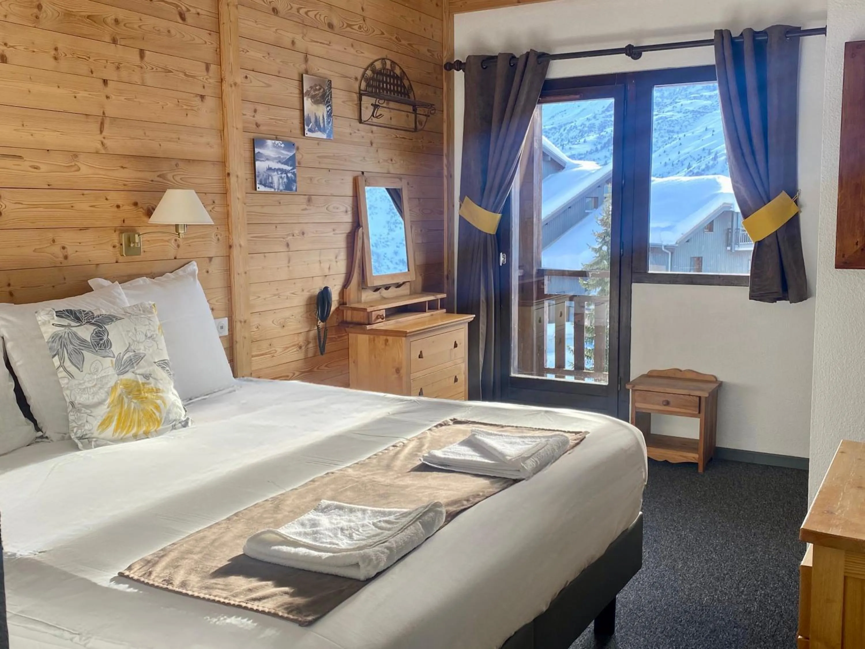 Bed in Hôtel & Spa Les Carrettes