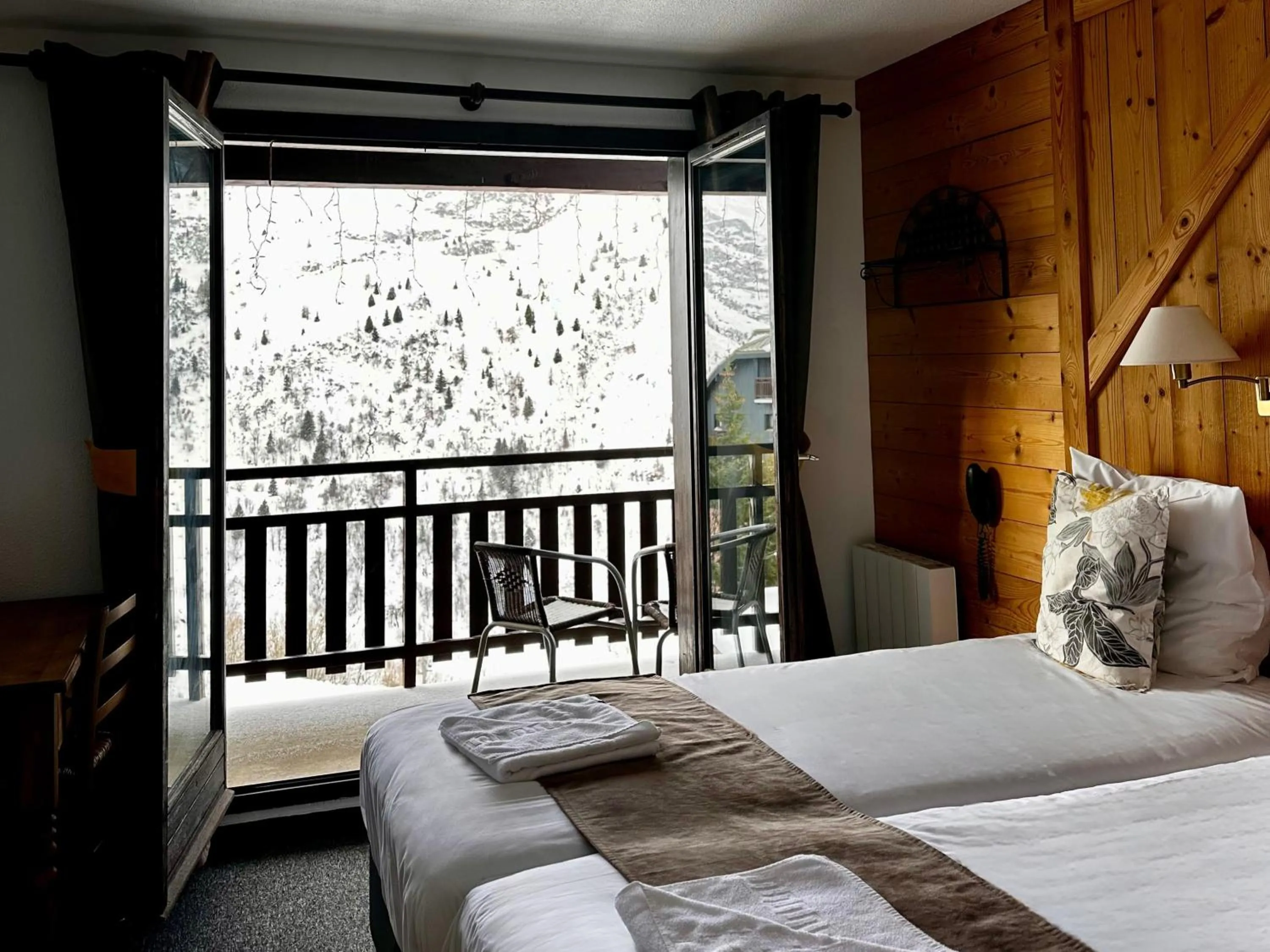 Bed in Hôtel & Spa Les Carrettes
