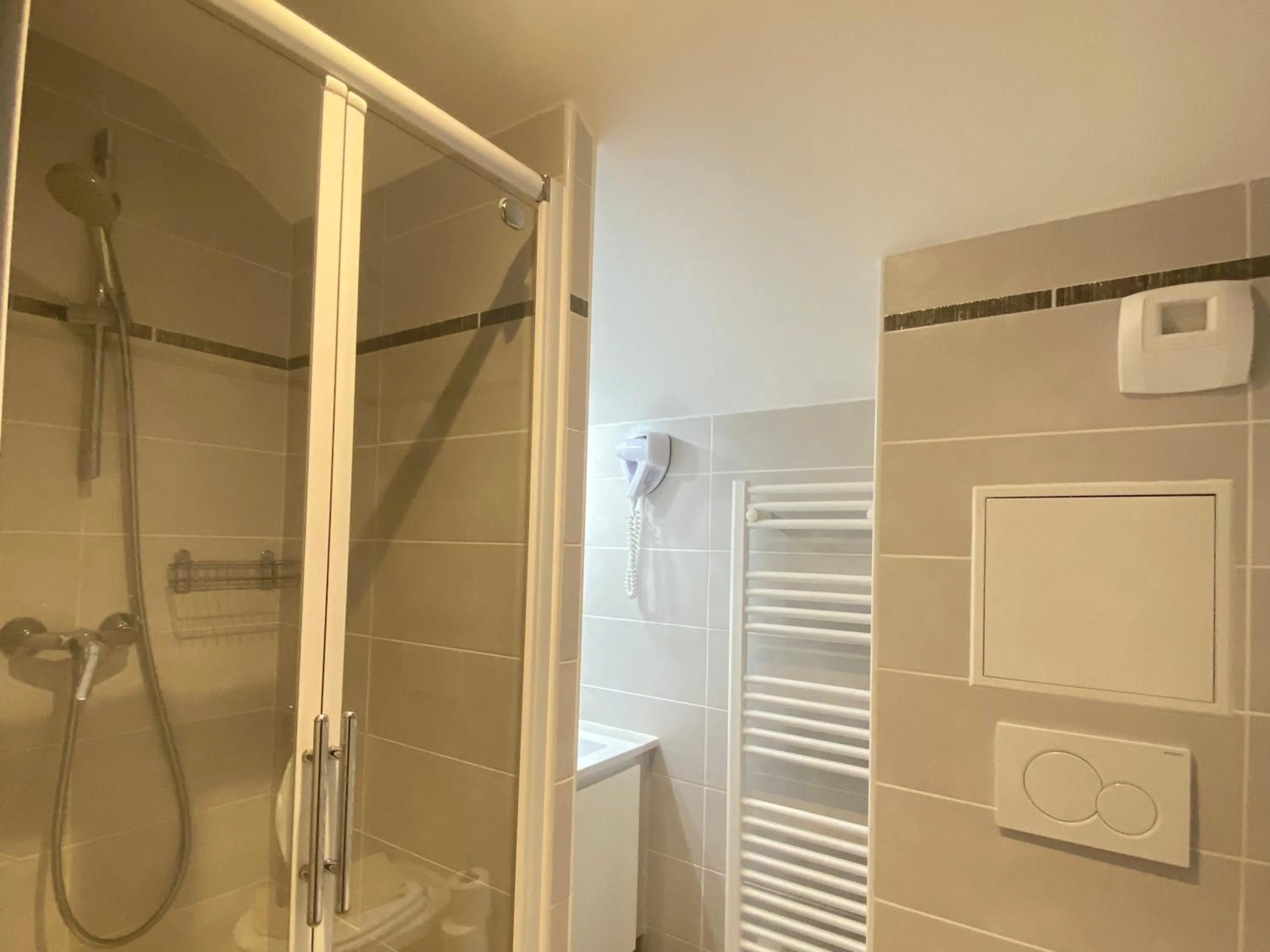 Bathroom in Hôtel & Spa Les Carrettes