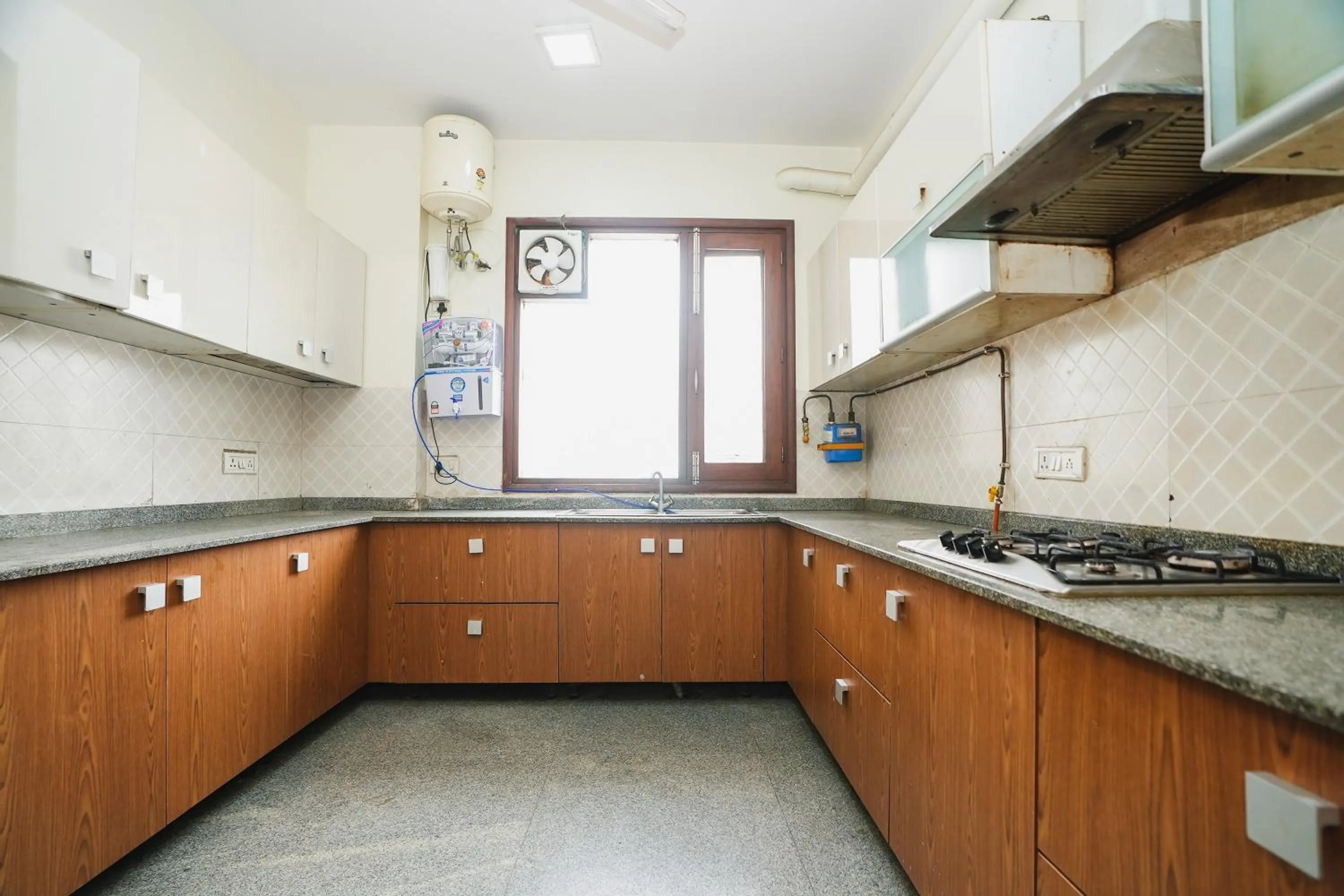 Kitchen or kitchenette in Mintstar Apartment and Suites, Chittaranjan Park