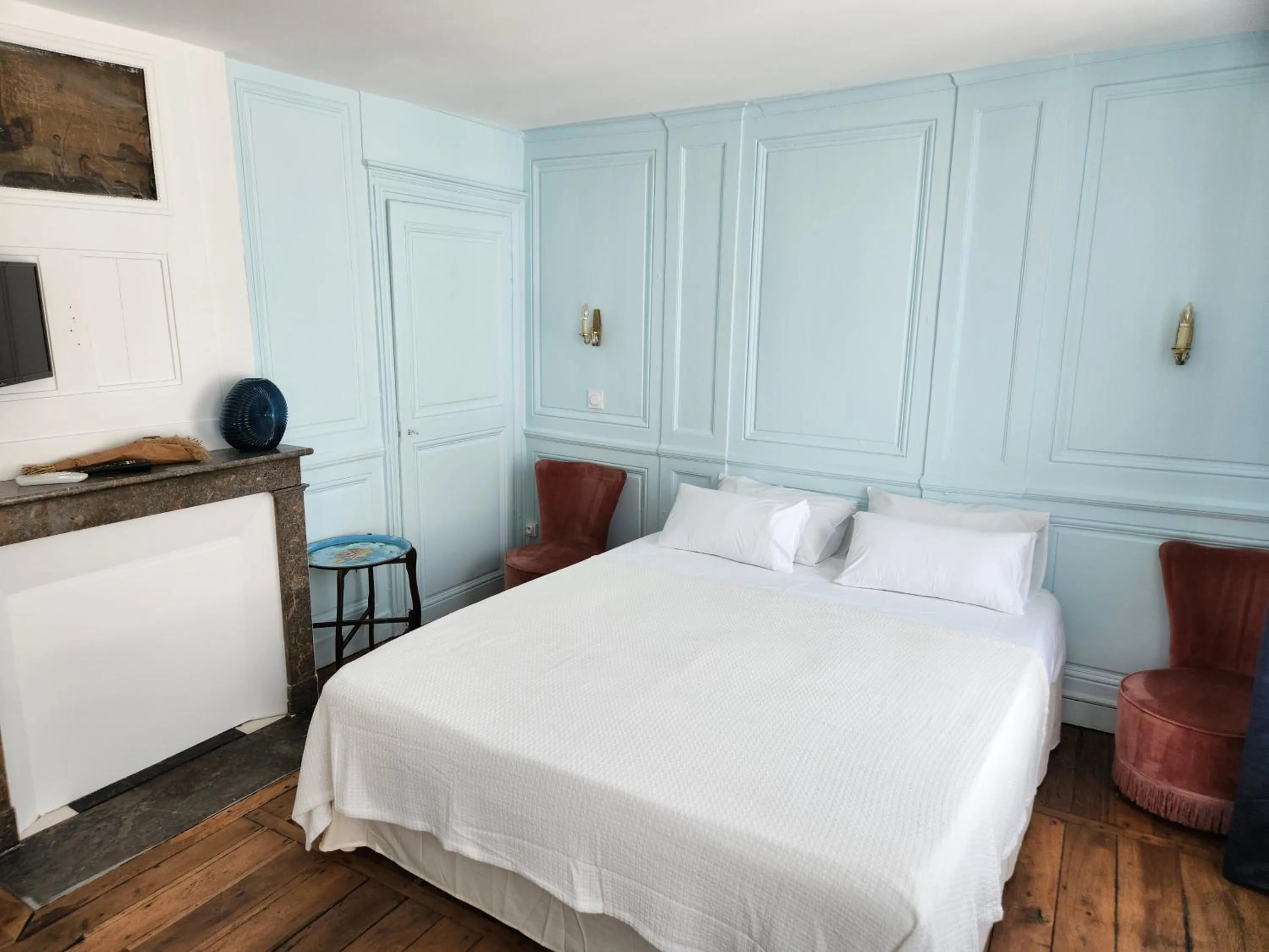 Bed in LE ZOLA