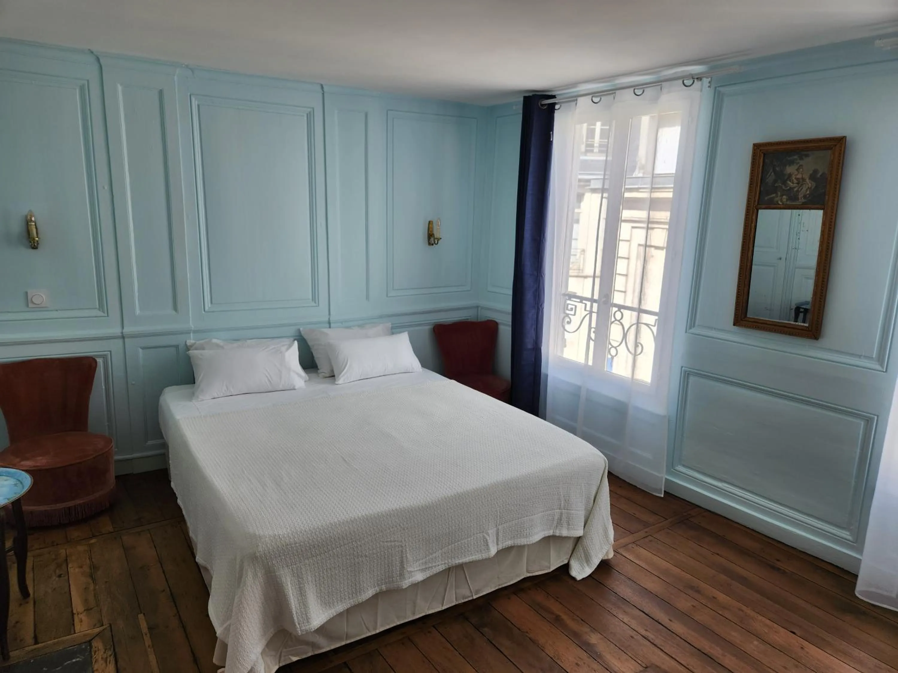 Bed in LE ZOLA