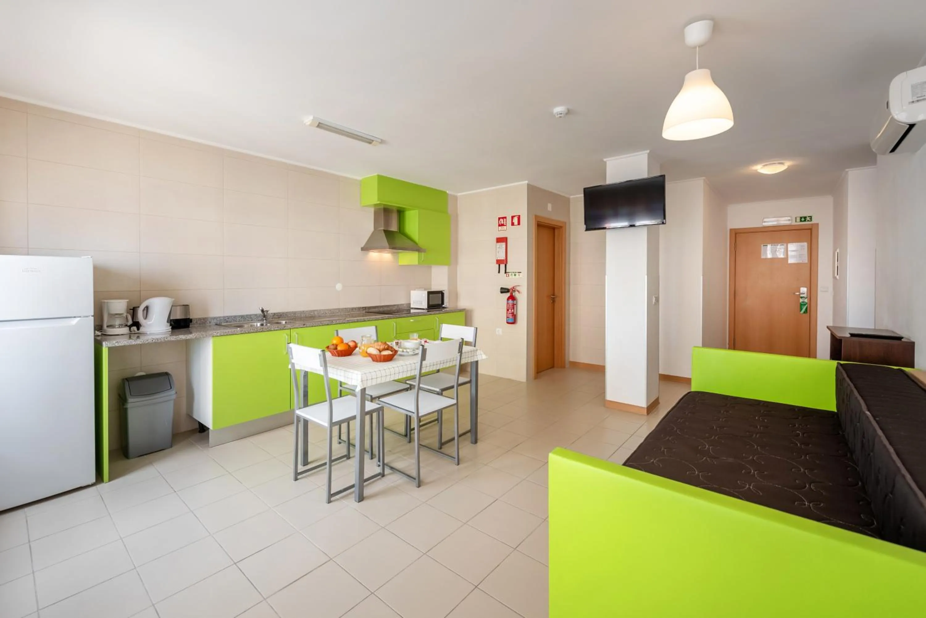 Kitchen or kitchenette in Apartamentos Mirante da Rocha