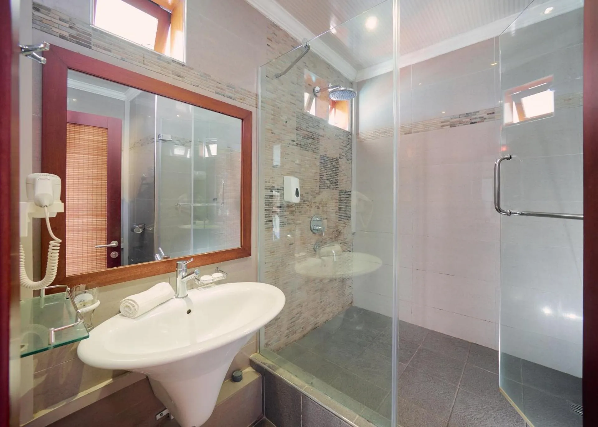 Shower in Gold Beach Resort