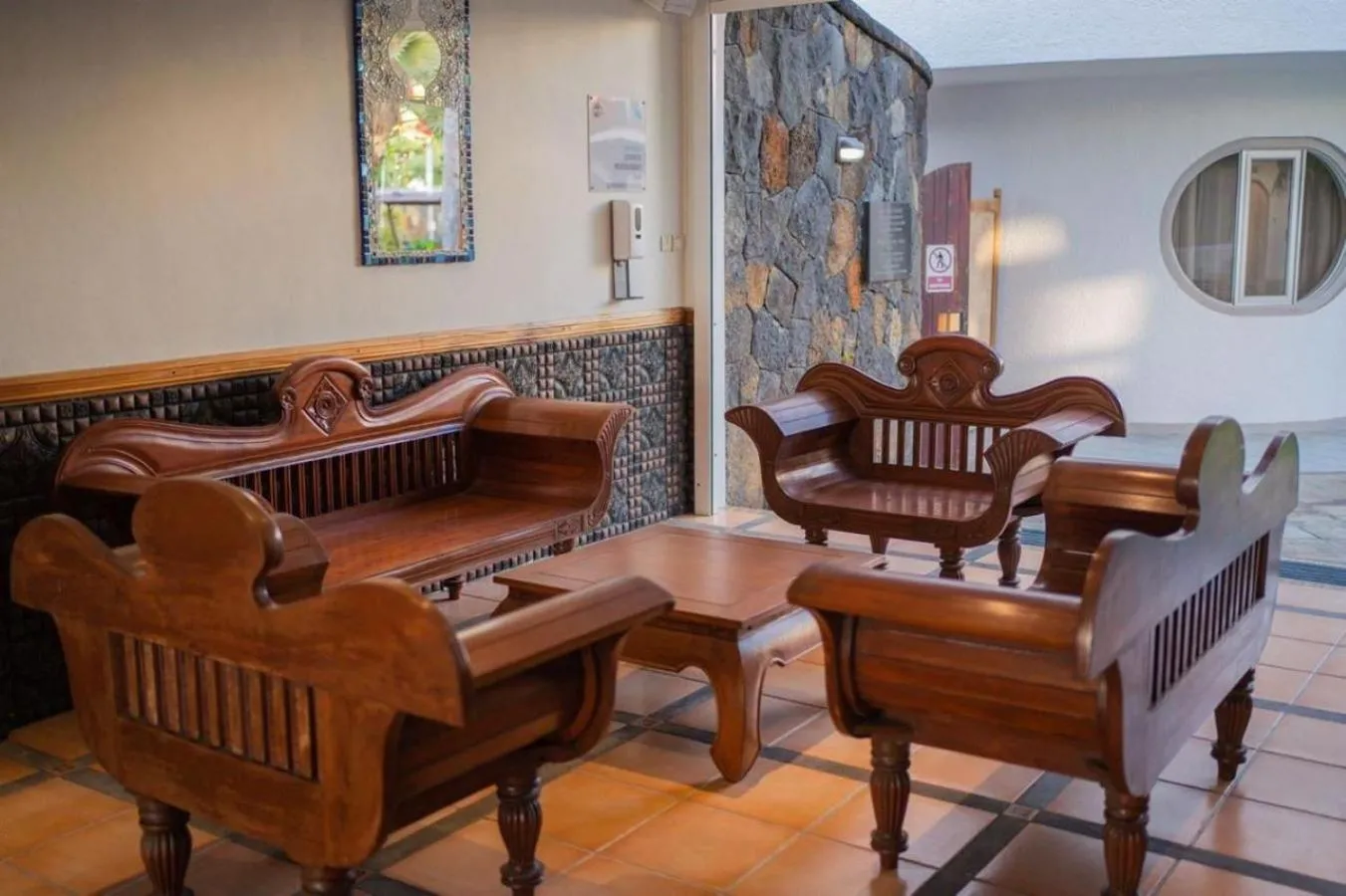 Seating area in Gold Beach Resort