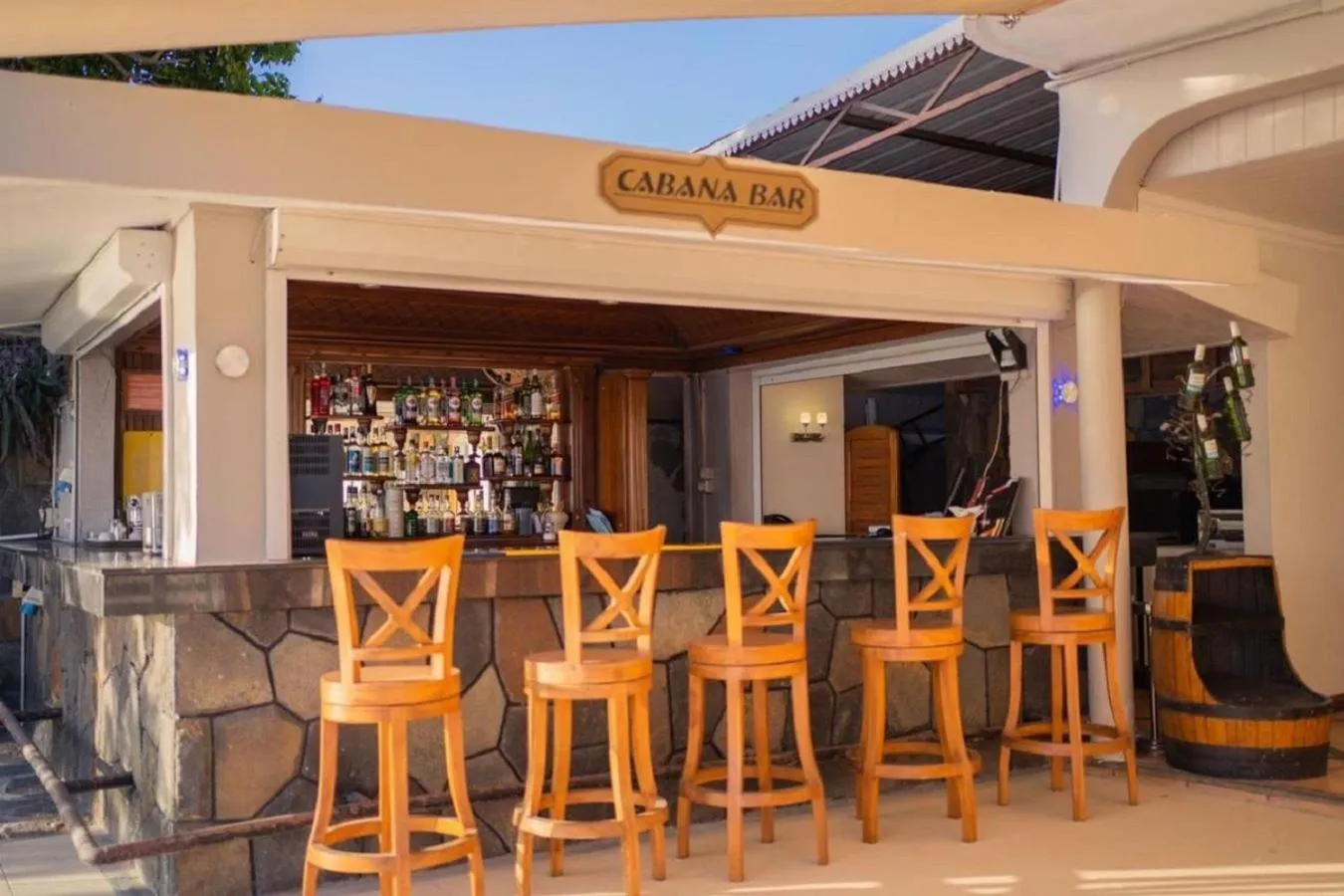 Lounge or bar in Gold Beach Resort