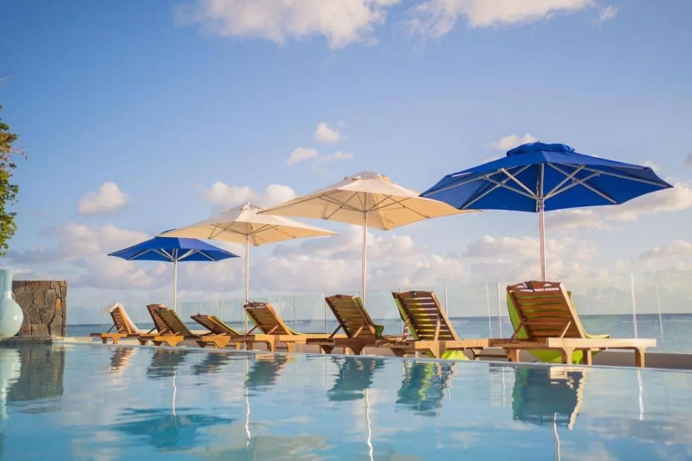 Swimming pool in Gold Beach Resort