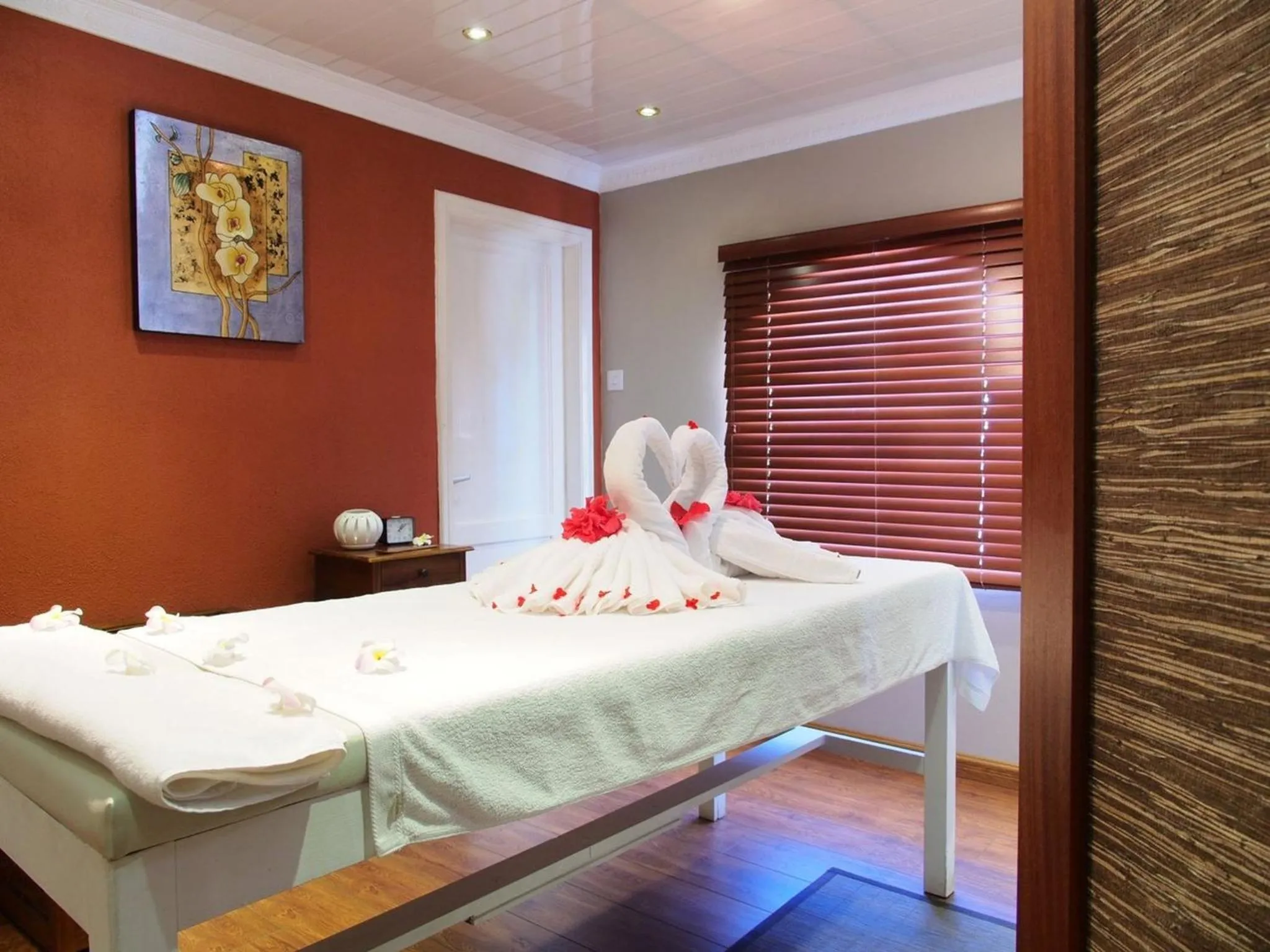 Massage, Bed in Gold Beach Resort