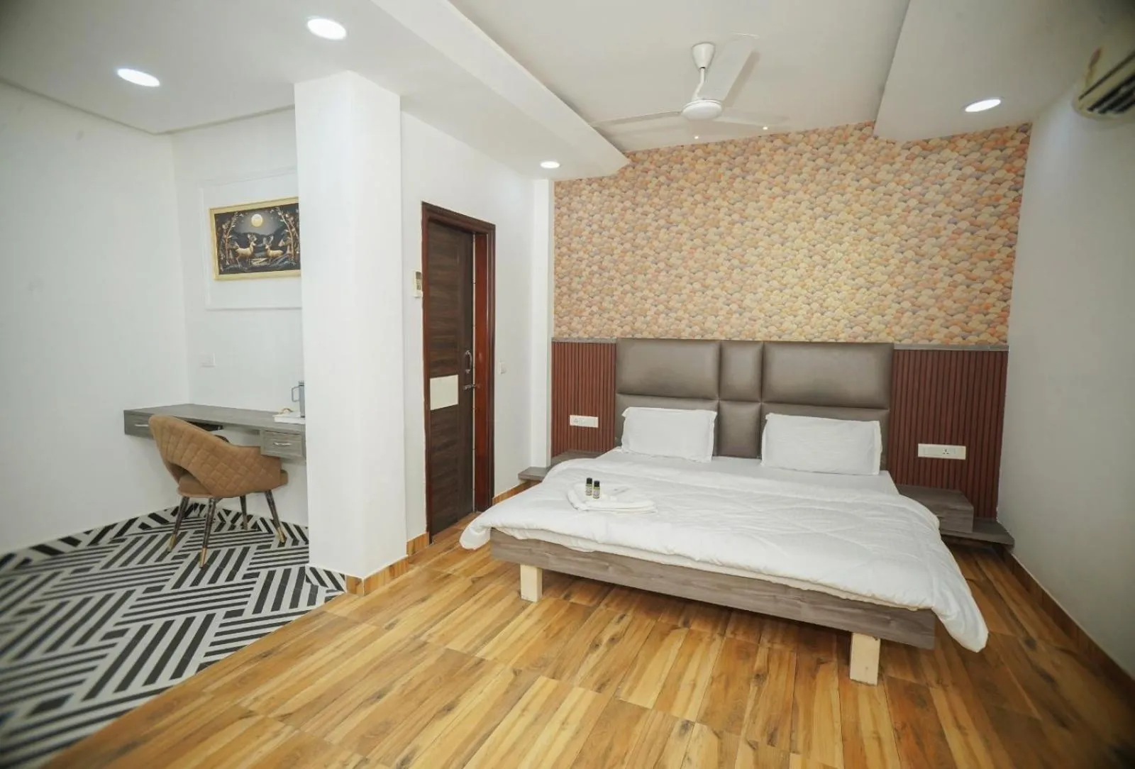 Bed in HOTEL LIME WOOD