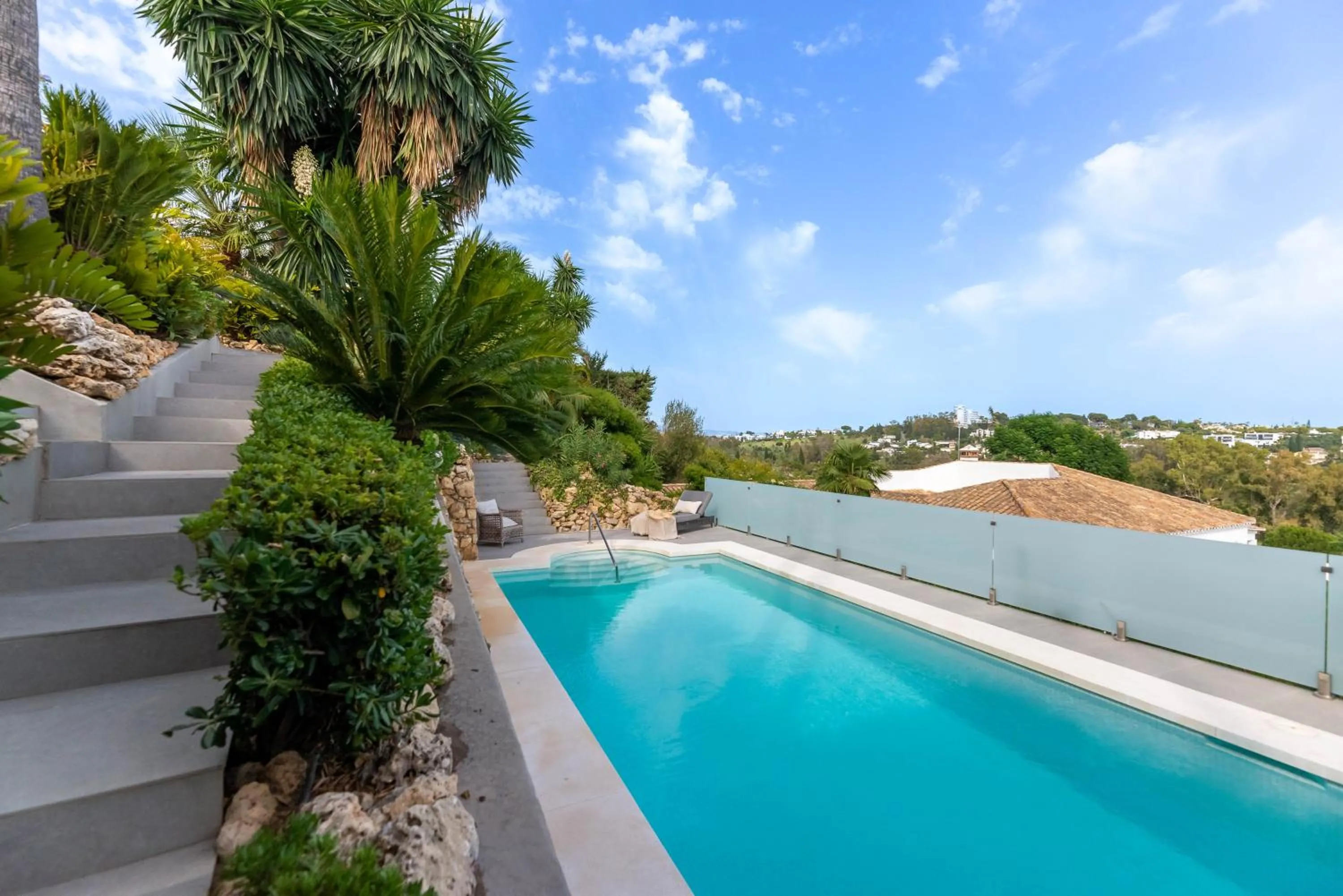 Top Renovated 4BDRM Luxury Villa - Frontline Golf