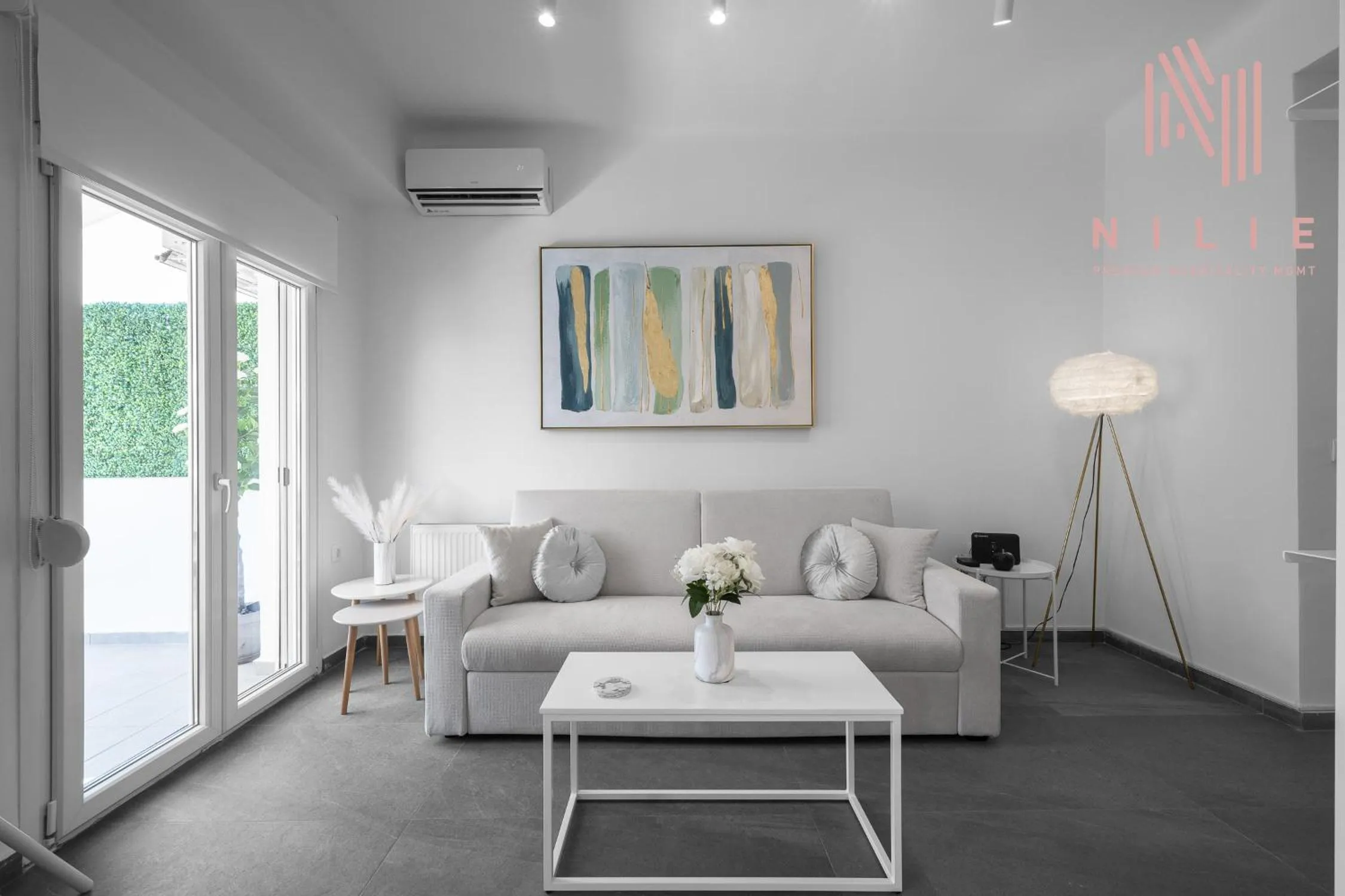 Lusso Bianco, Nilie Hospitality MGMT