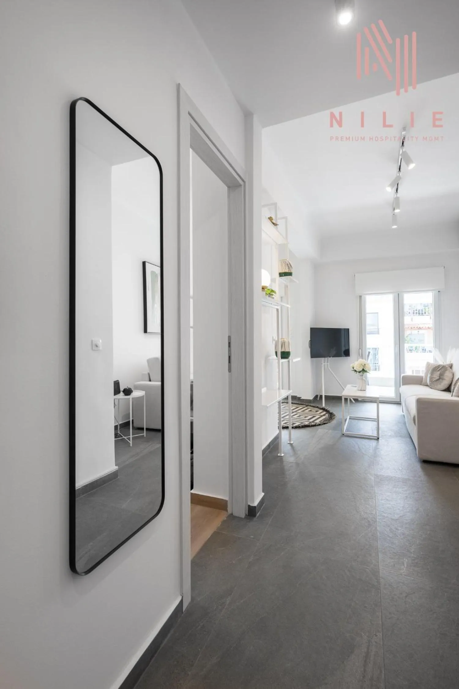 Lusso Bianco, Nilie Hospitality MGMT