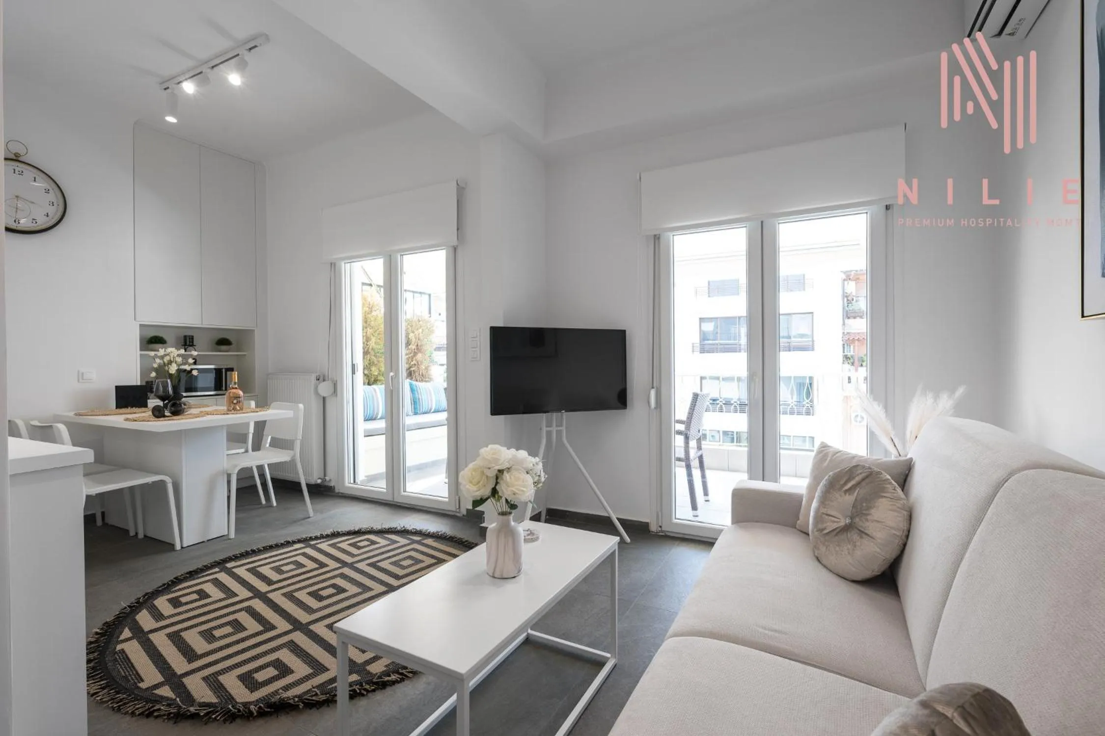 Lusso Bianco, Nilie Hospitality MGMT