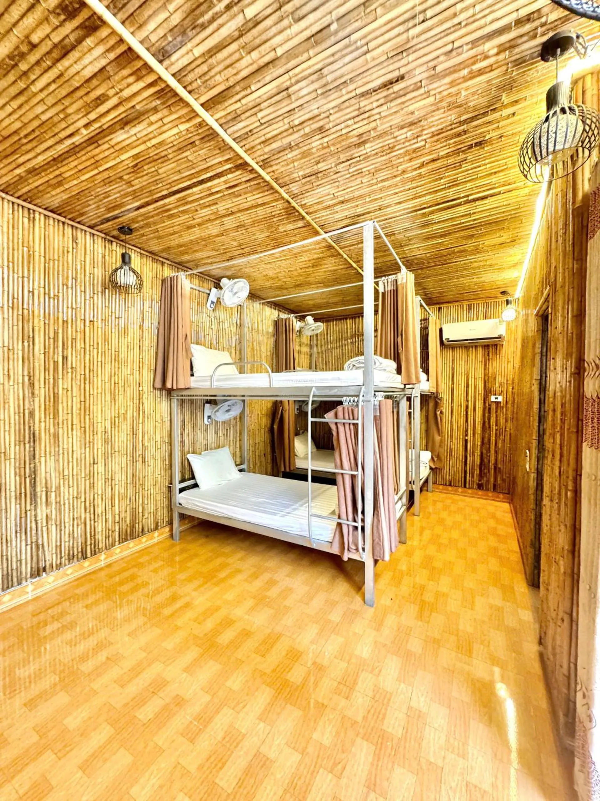 bunk bed, Bed in Tuan Ngoc Hotel