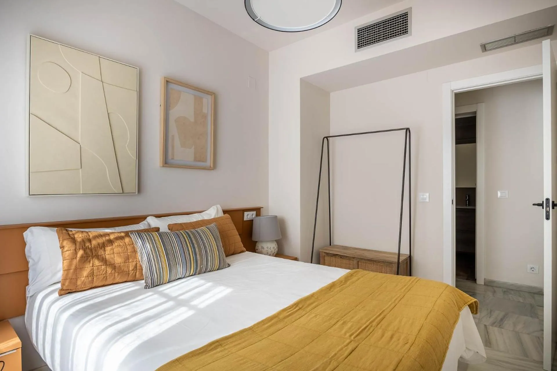 Bedroom, Bed in Amplísimo apartamento de diseño nuevo en el corazón de Triana, Parking included
