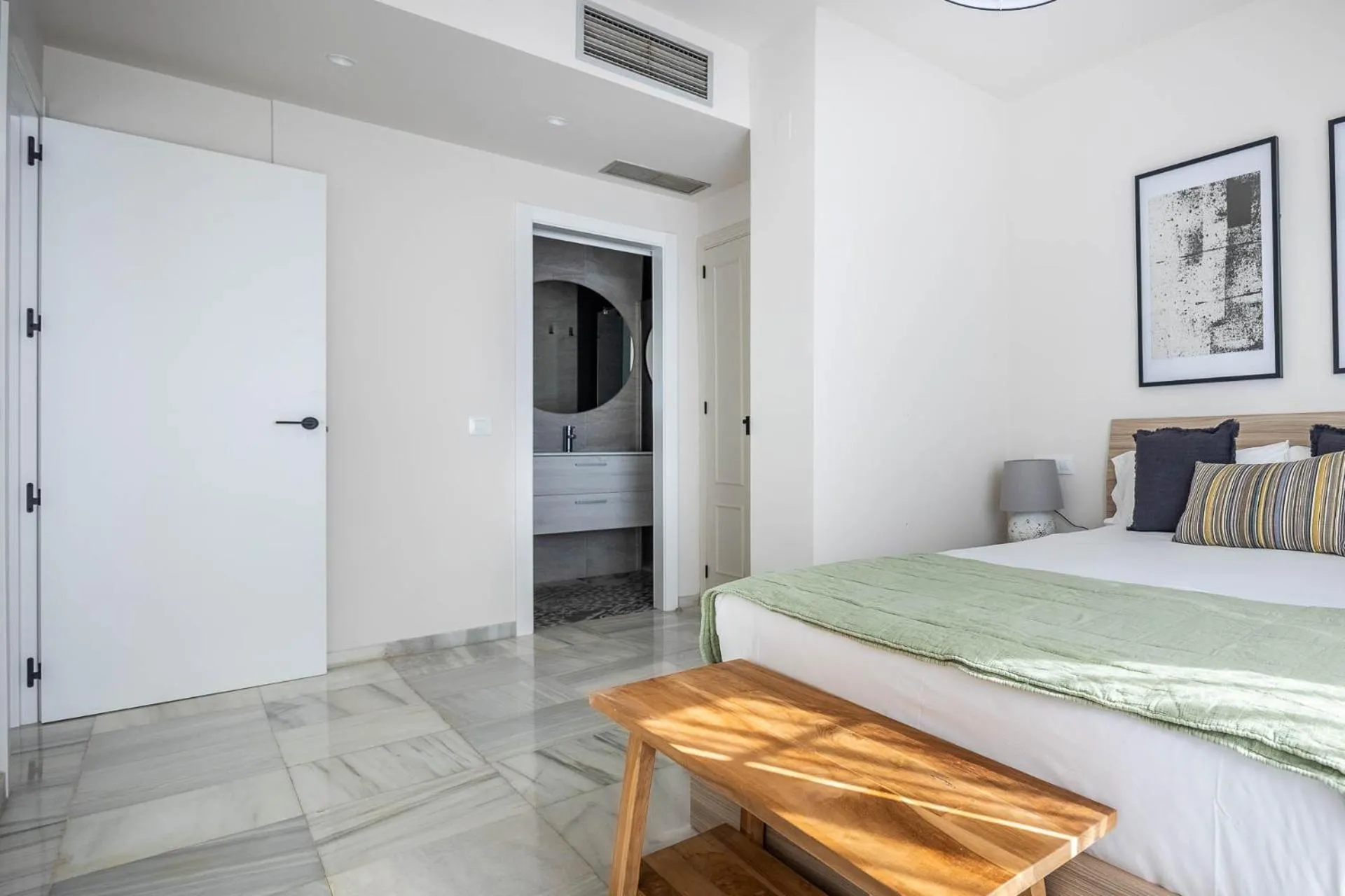 Bedroom, Bed in Amplísimo apartamento de diseño nuevo en el corazón de Triana, Parking included