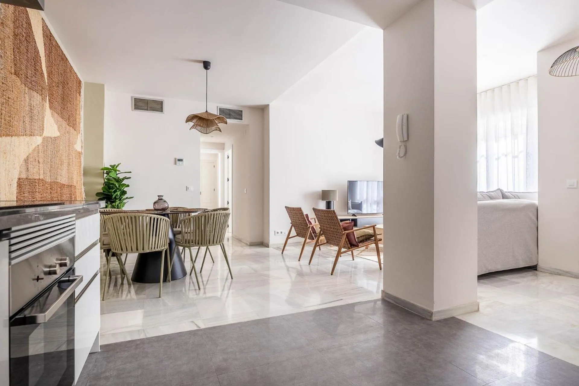 Photo of the whole room in Amplísimo apartamento de diseño nuevo en el corazón de Triana, Parking included