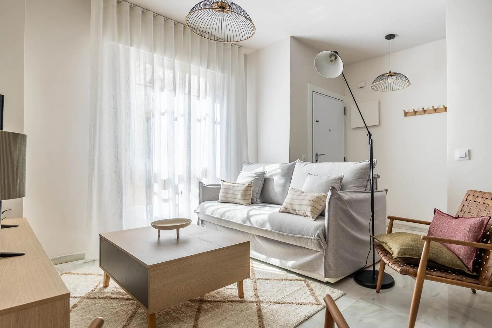 Living room, Bed in Amplísimo apartamento de diseño nuevo en el corazón de Triana, Parking included