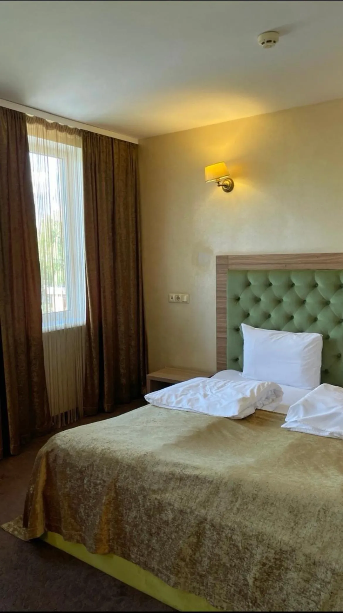 Bedroom, Bed in Pivdenna Brama