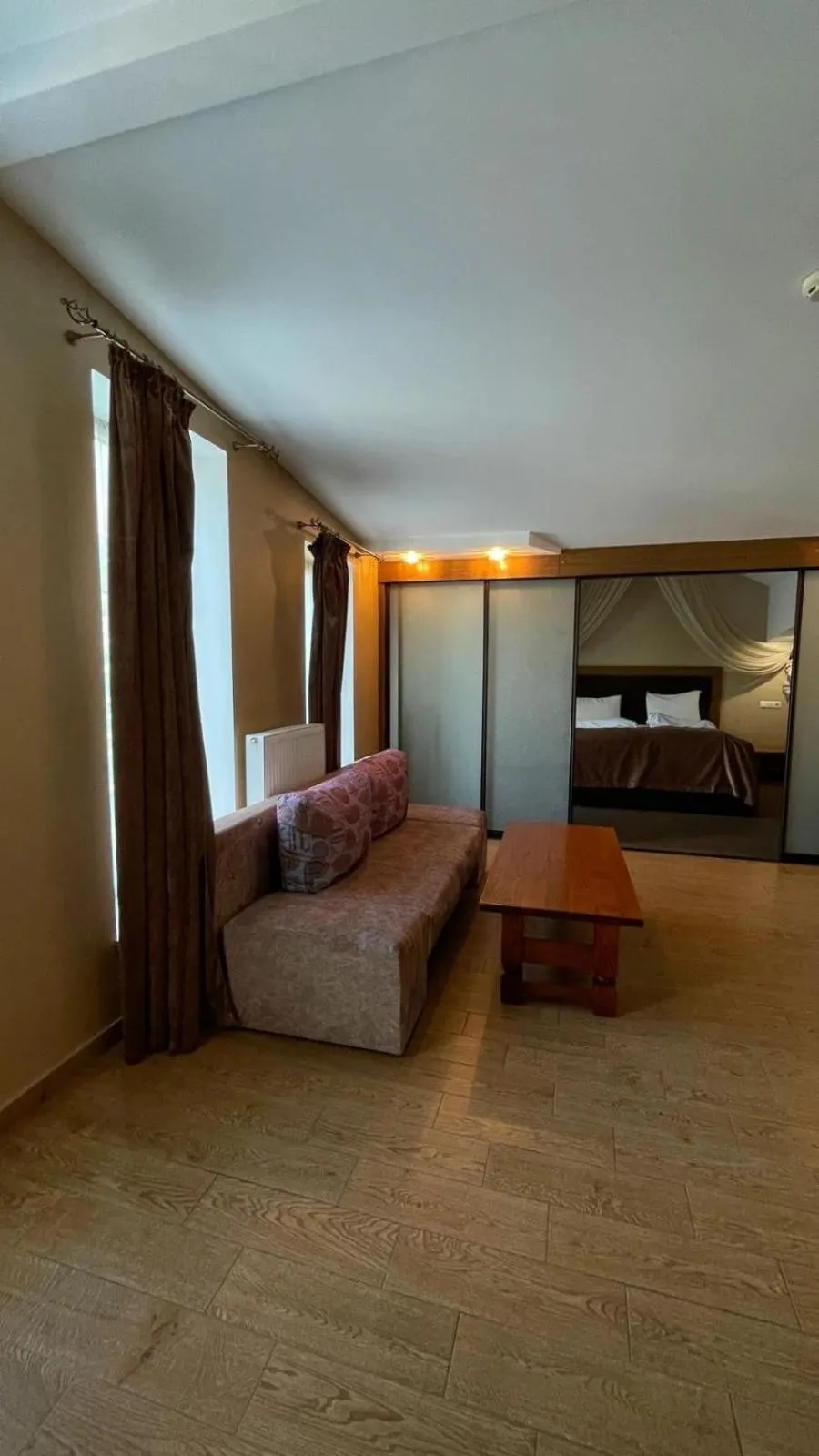 Living room, Bed in Pivdenna Brama