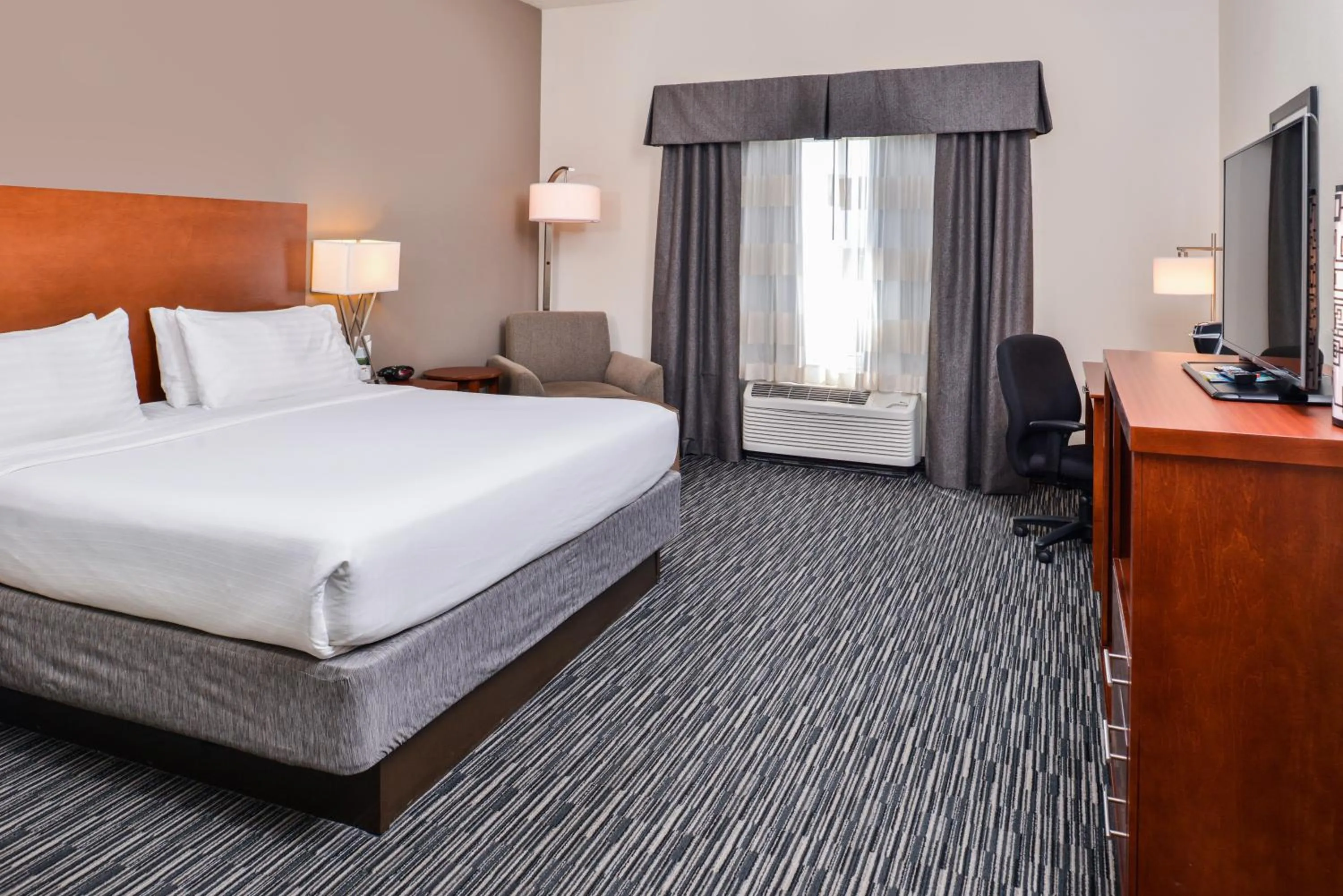 Photo of the whole room, Bed in Holiday Inn Express Hotel & Suites York by IHG