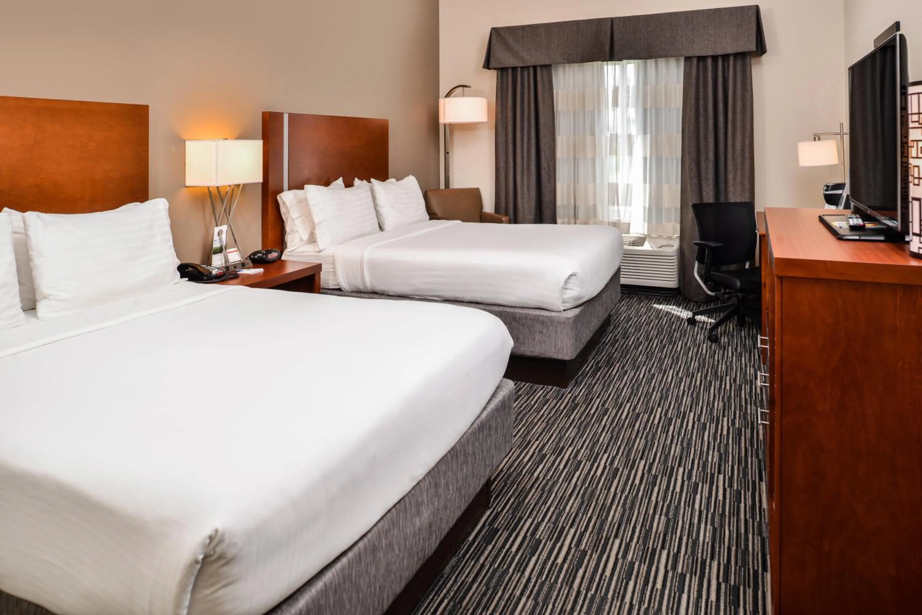 Photo of the whole room, Bed in Holiday Inn Express Hotel & Suites York by IHG