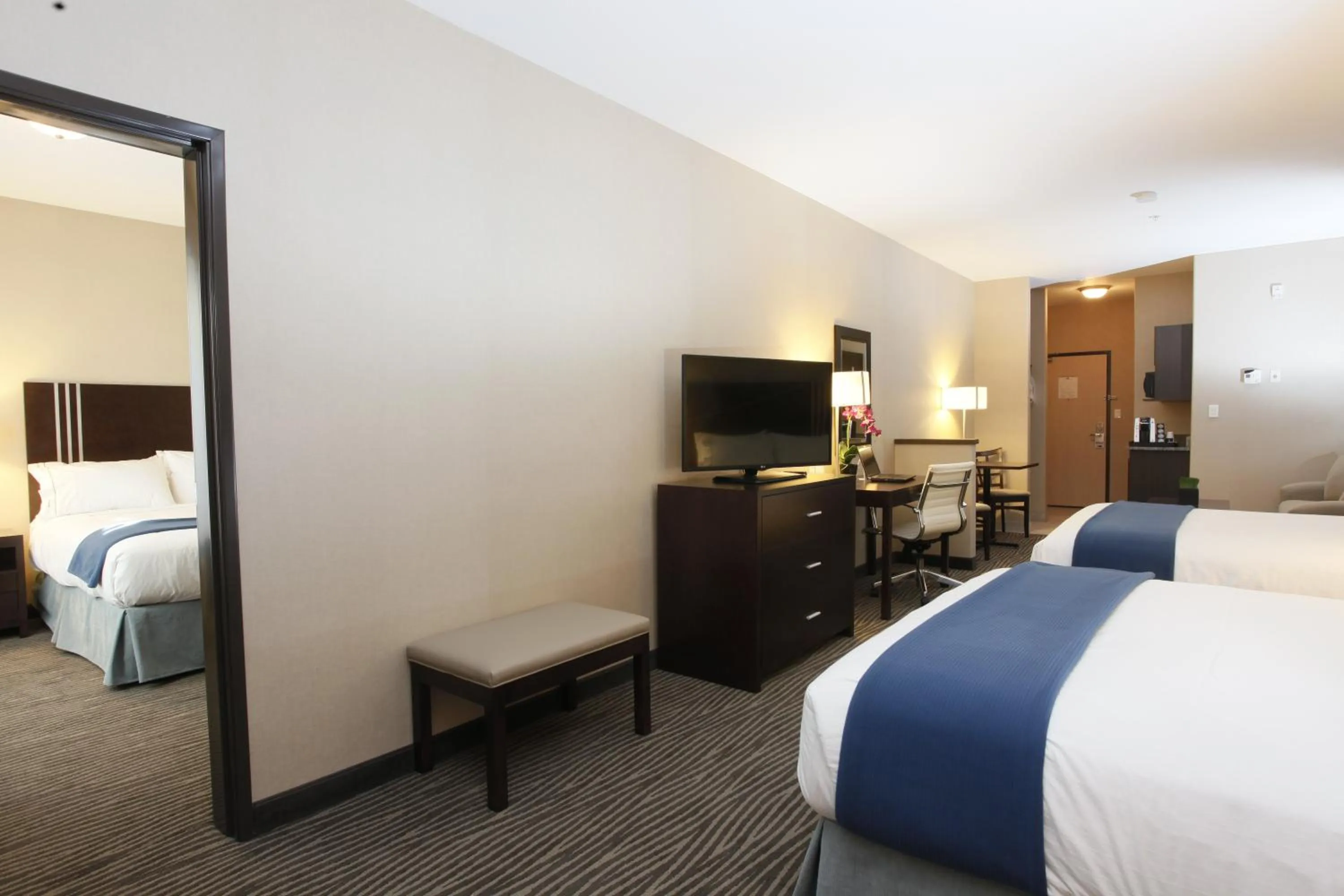 Photo of the whole room, Bed in Holiday Inn Express Fort St John by IHG
