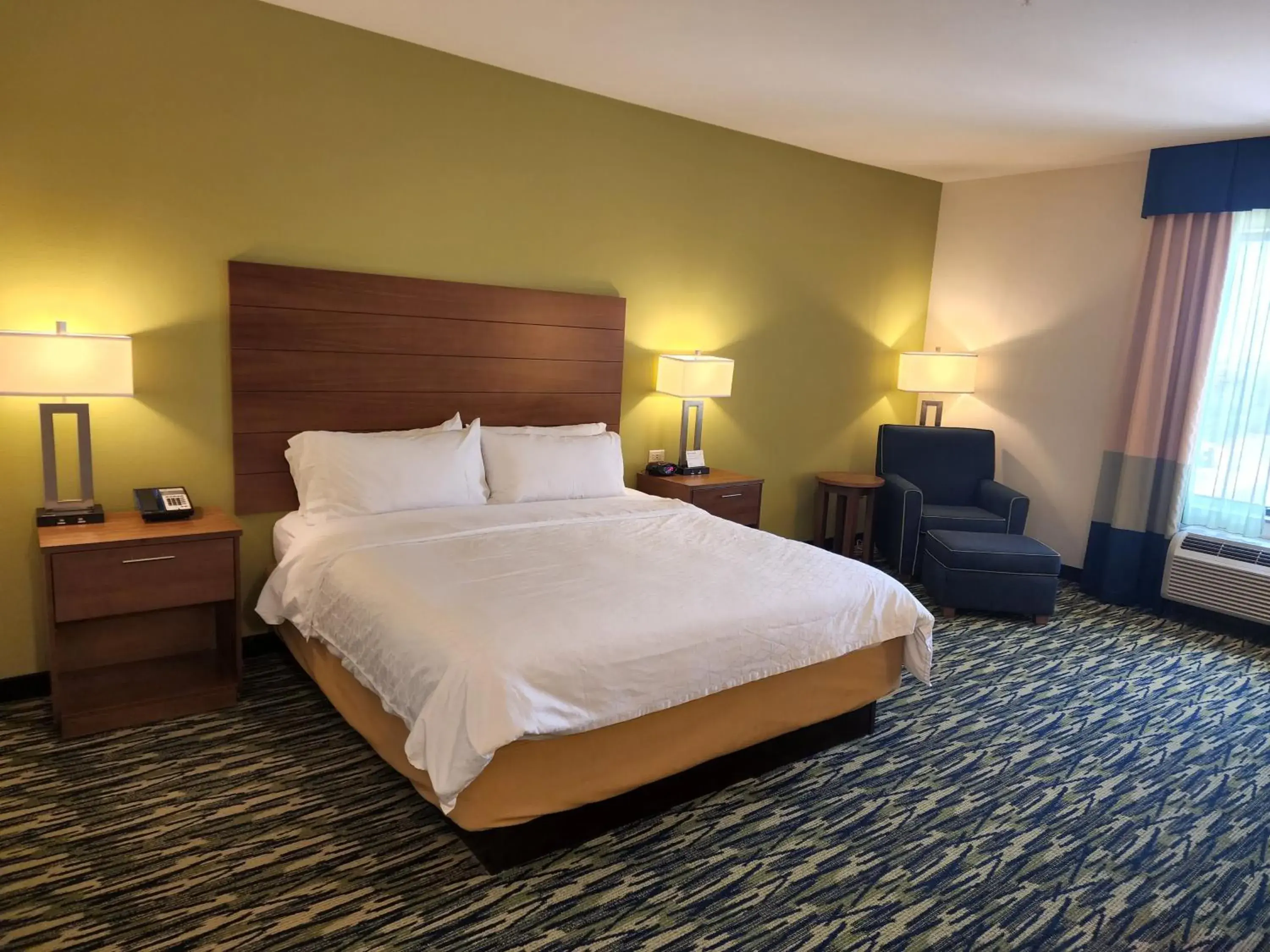 Photo of the whole room, Bed in Holiday Inn Express & Suites Midland South I-20 by IHG Photo of the whole room, Bed in Holiday Inn Express & Suites Midland South I-20 by IHG