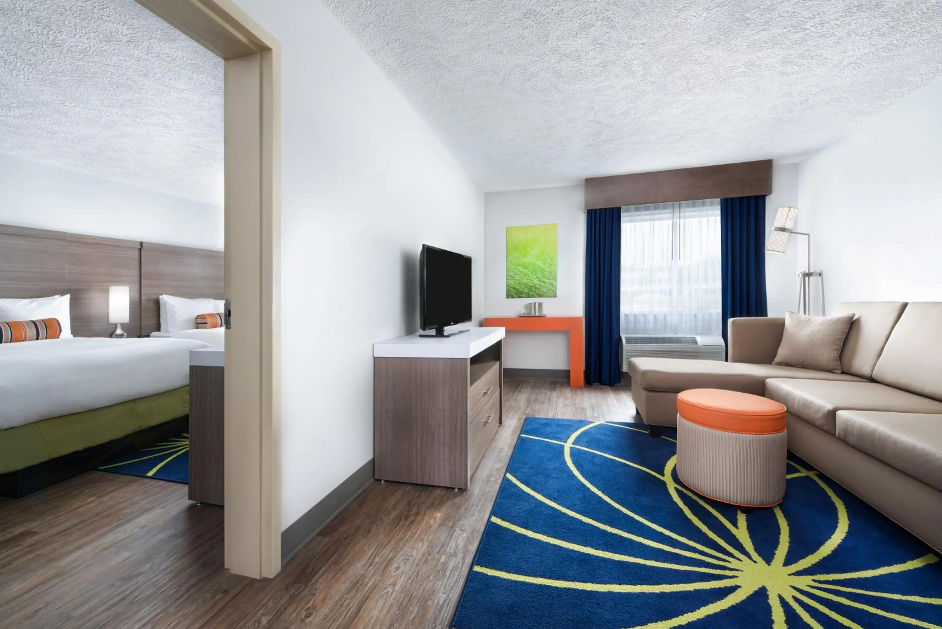 Photo of the whole room, Bed in Hotel Indigo Cleveland Beachwood by IHG