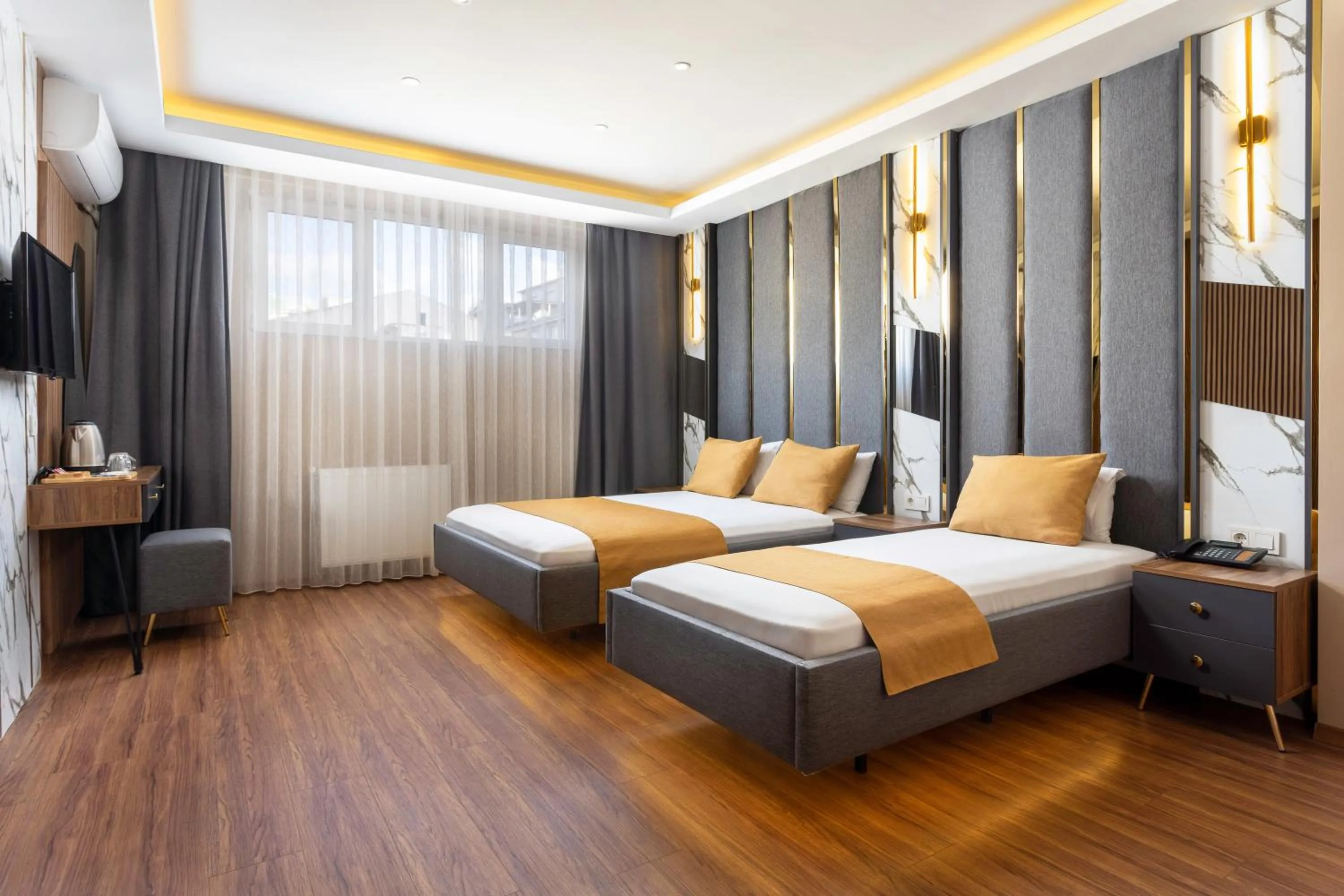 Photo of the whole room, Bed in Meridiani Taksim Hotel