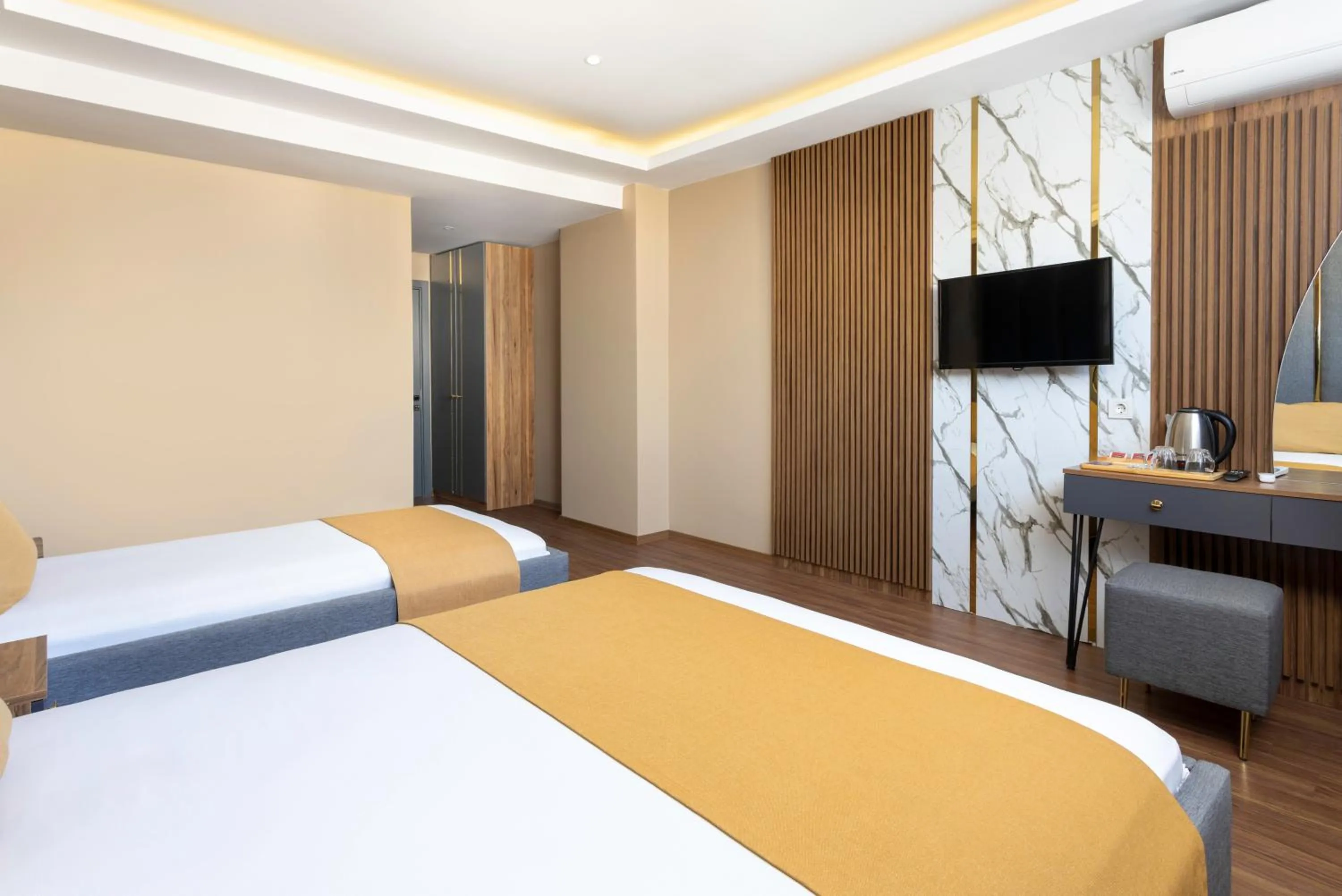 Photo of the whole room, Bed in Meridiani Taksim Hotel