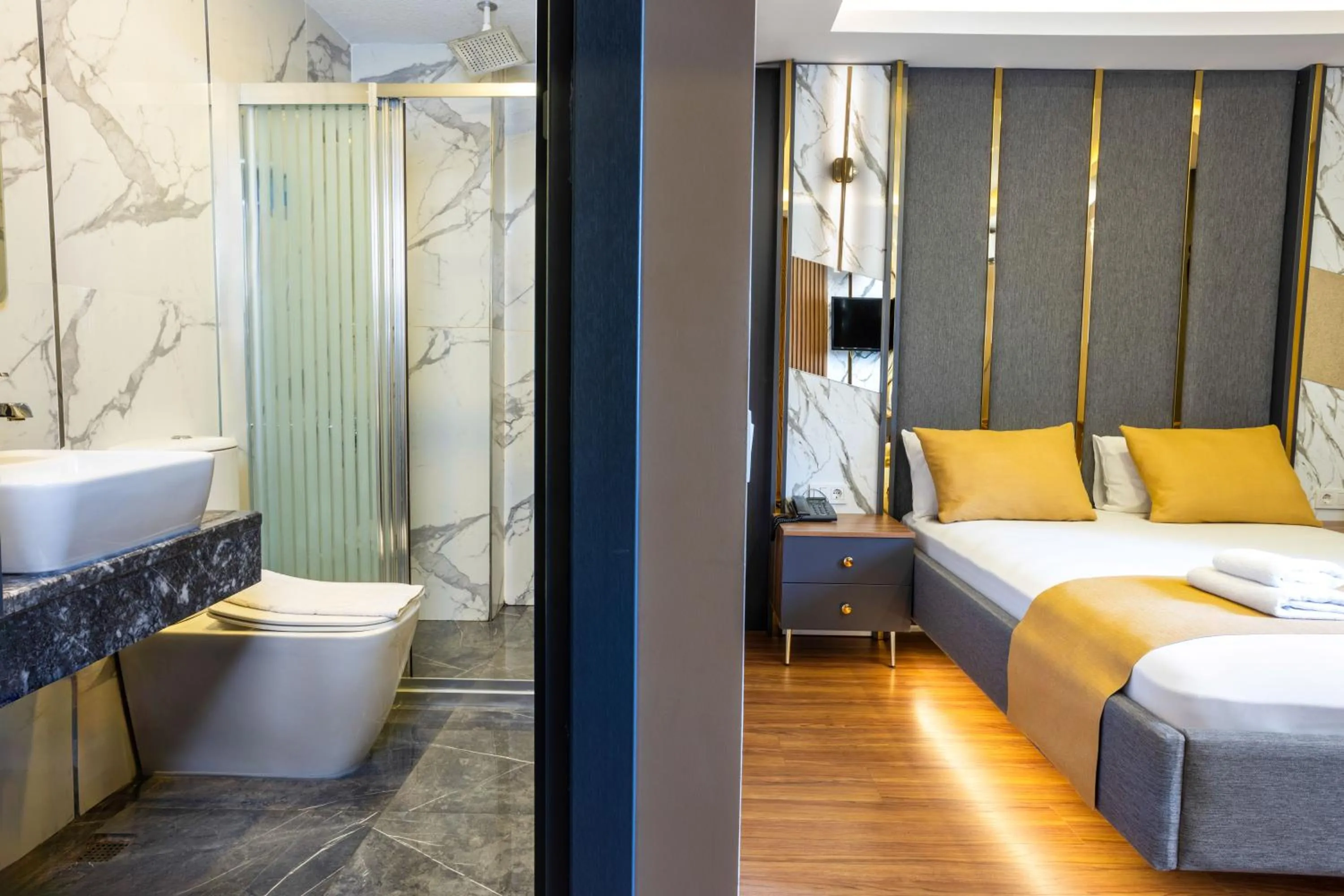 Photo of the whole room, Bed in Meridiani Taksim Hotel