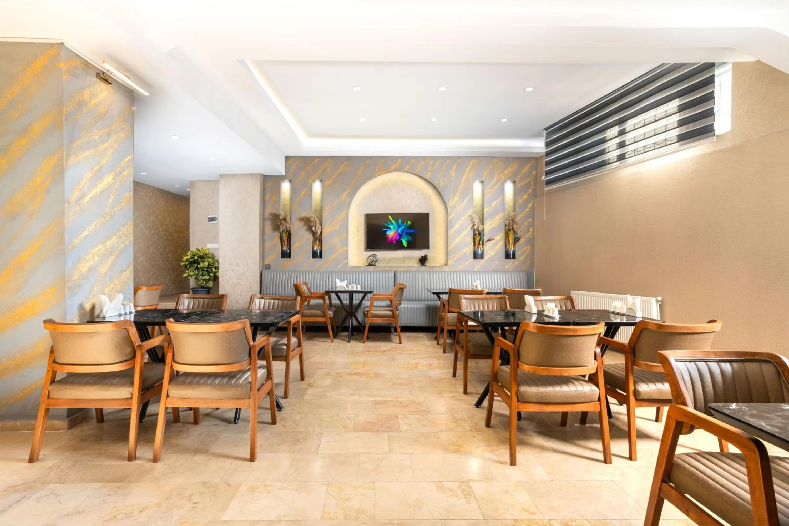 Restaurant/places to eat in Meridiani Taksim Hotel