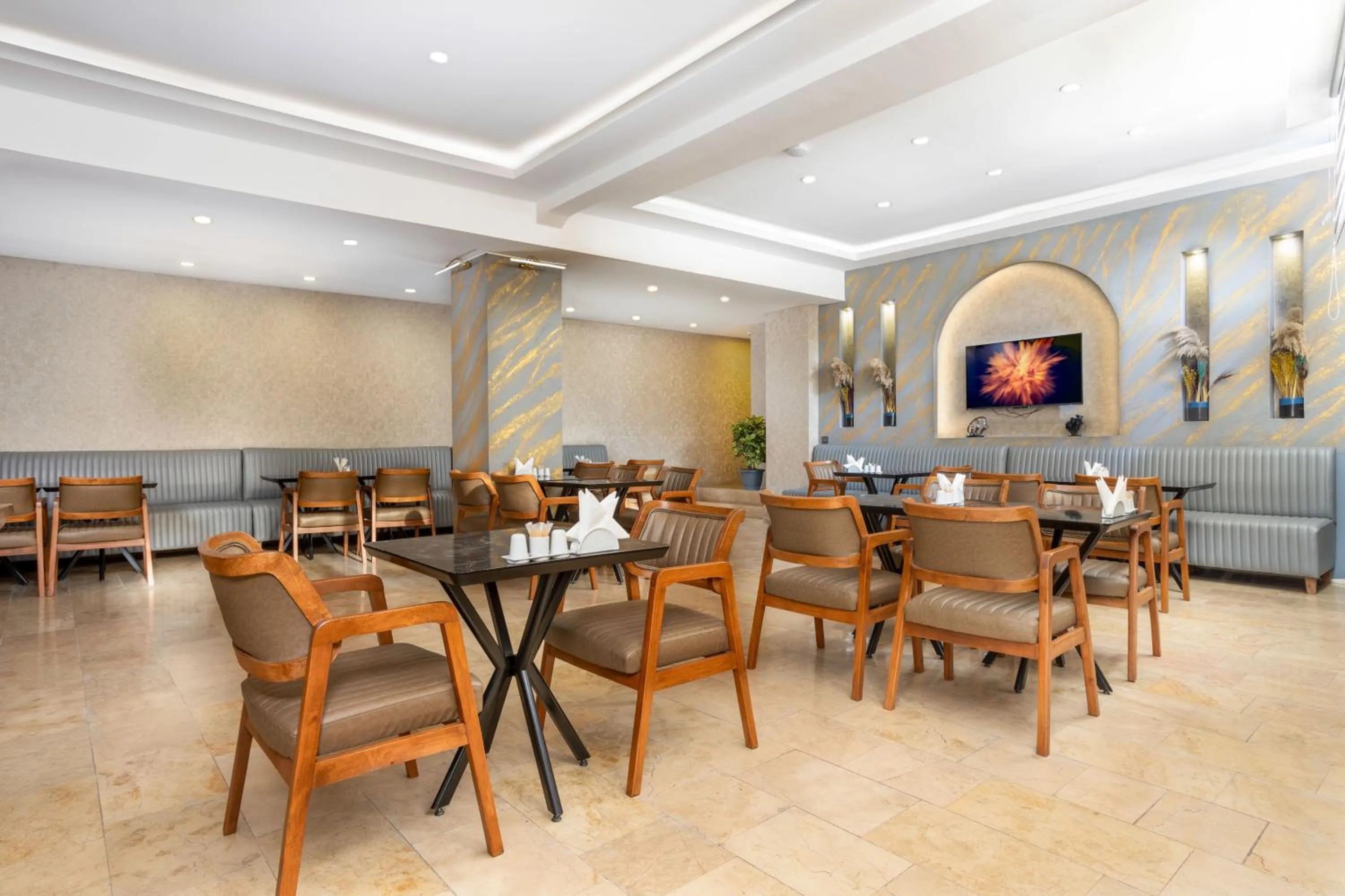 Restaurant/places to eat in Meridiani Taksim Hotel