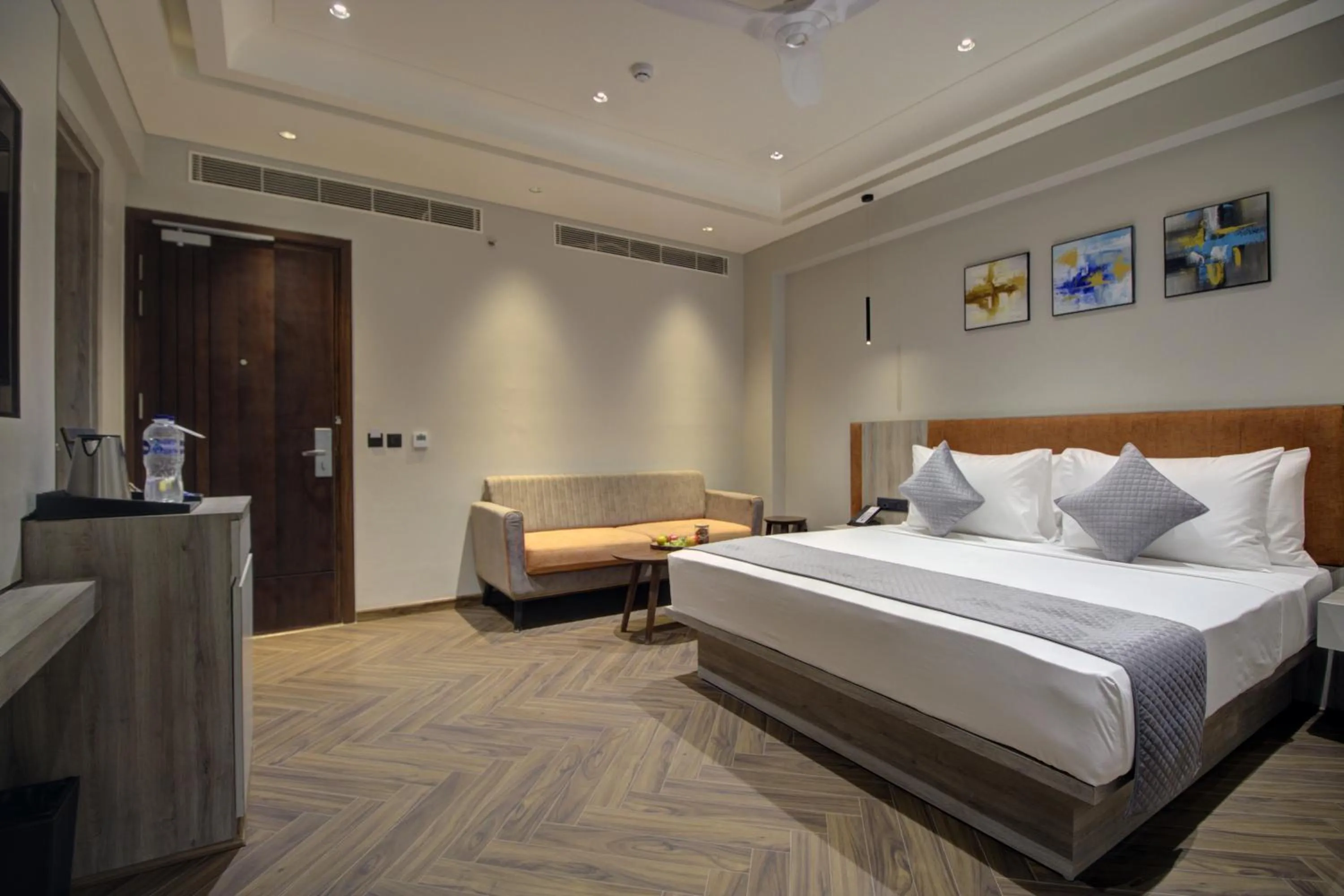 Photo of the whole room, Bed in Cygnett Collection K K Hotel