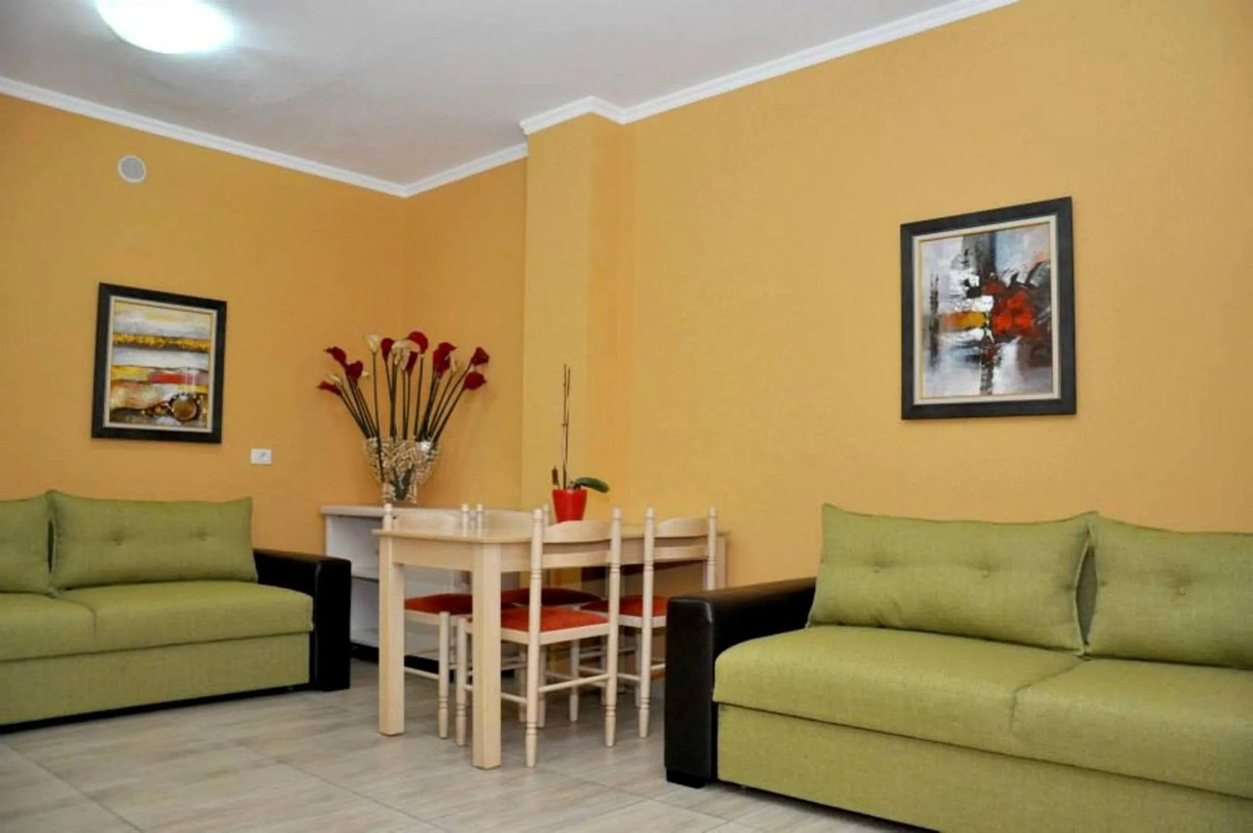 Family Room with Balcony in Hotel Vila Lule