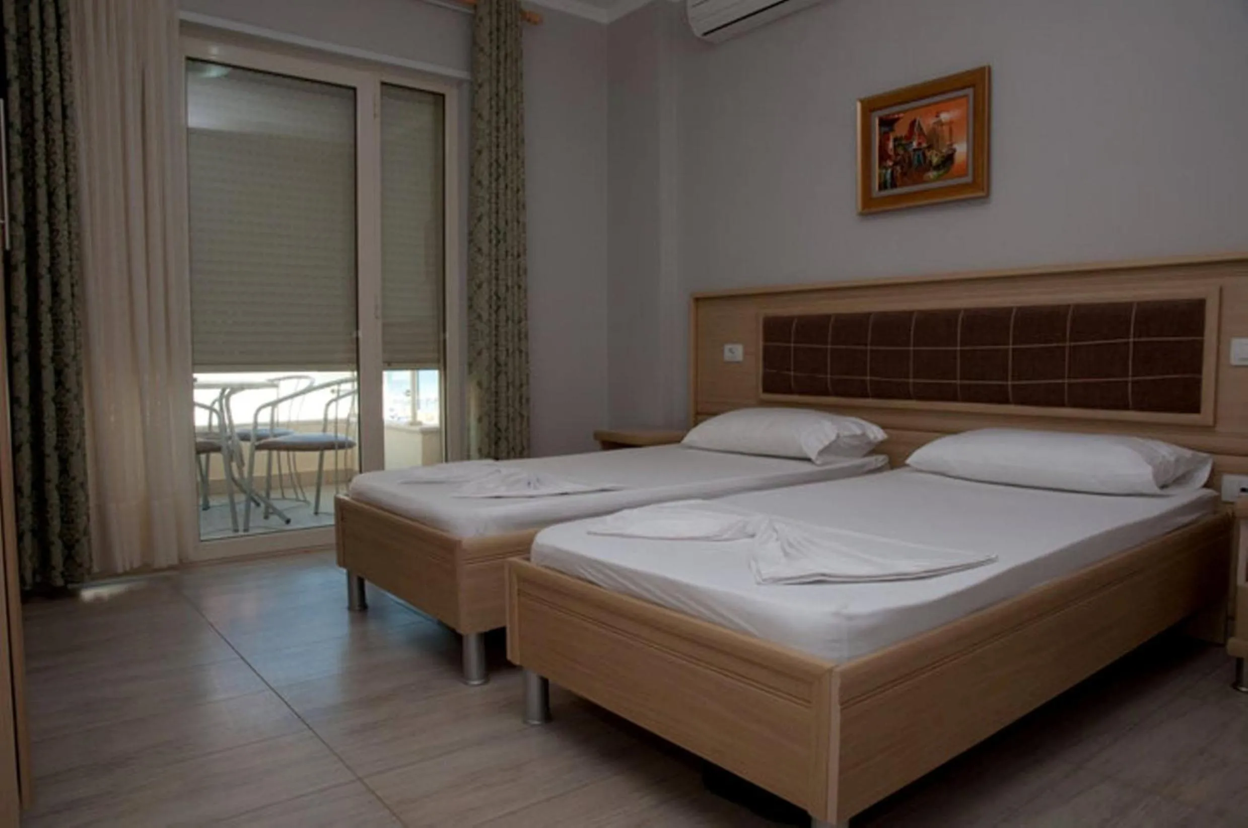 Large Twin Room in Hotel Vila Lule