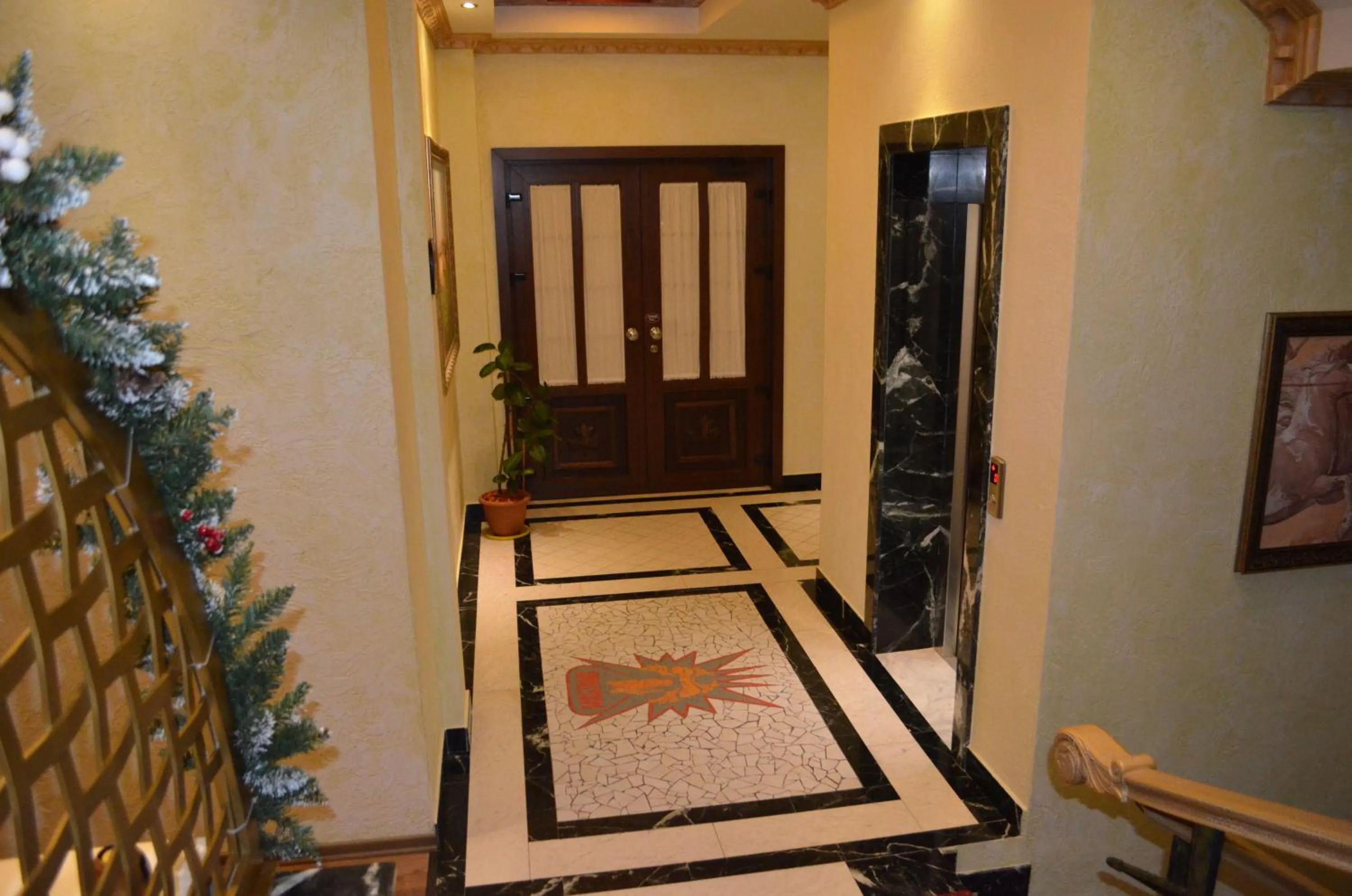 Property logo or sign in Hotel Mustang