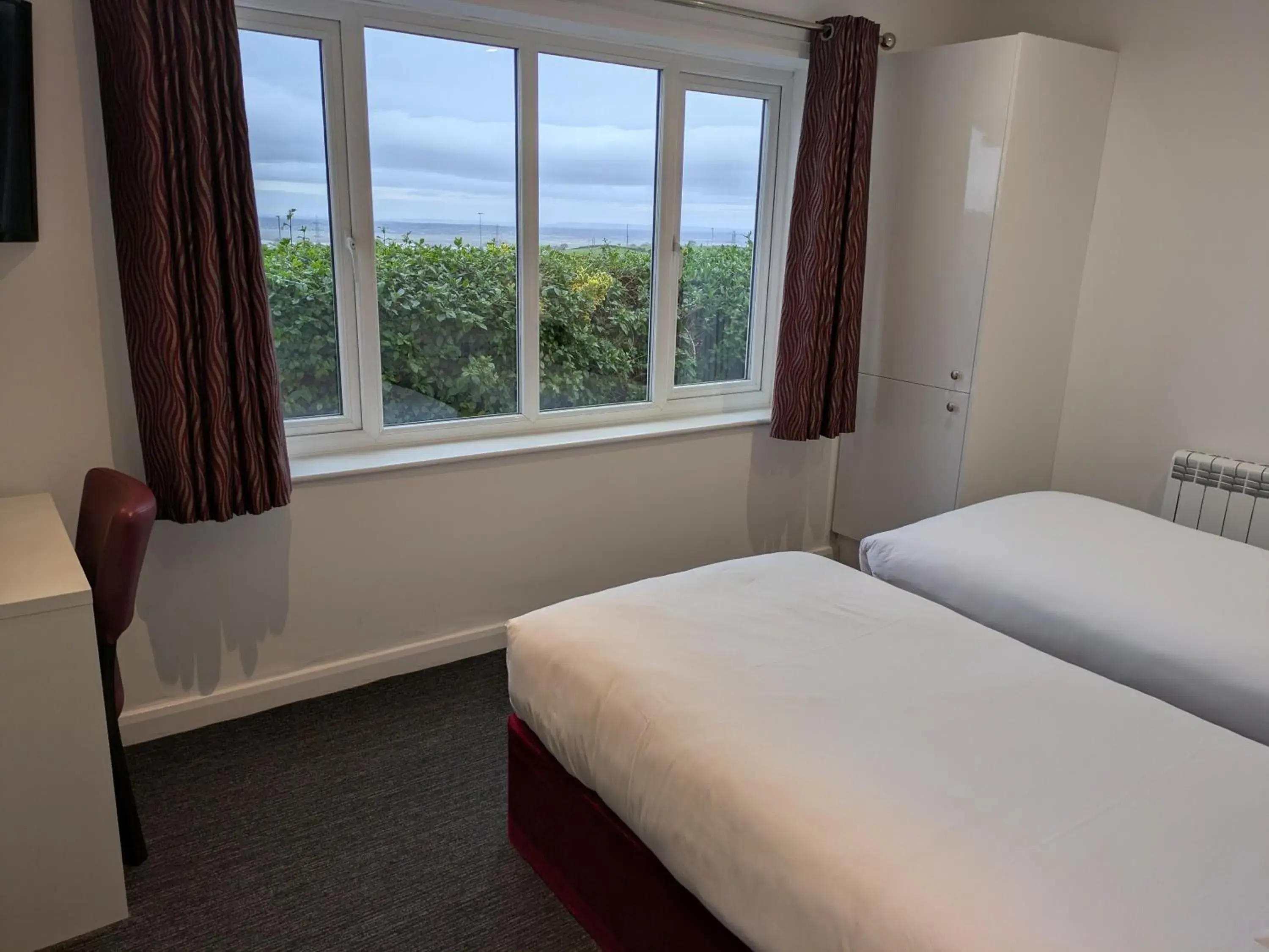 Twin Room - Disability Access in Springfield Hotel & Health Club Twin Room - Disability Access in Springfield Hotel & Health Club