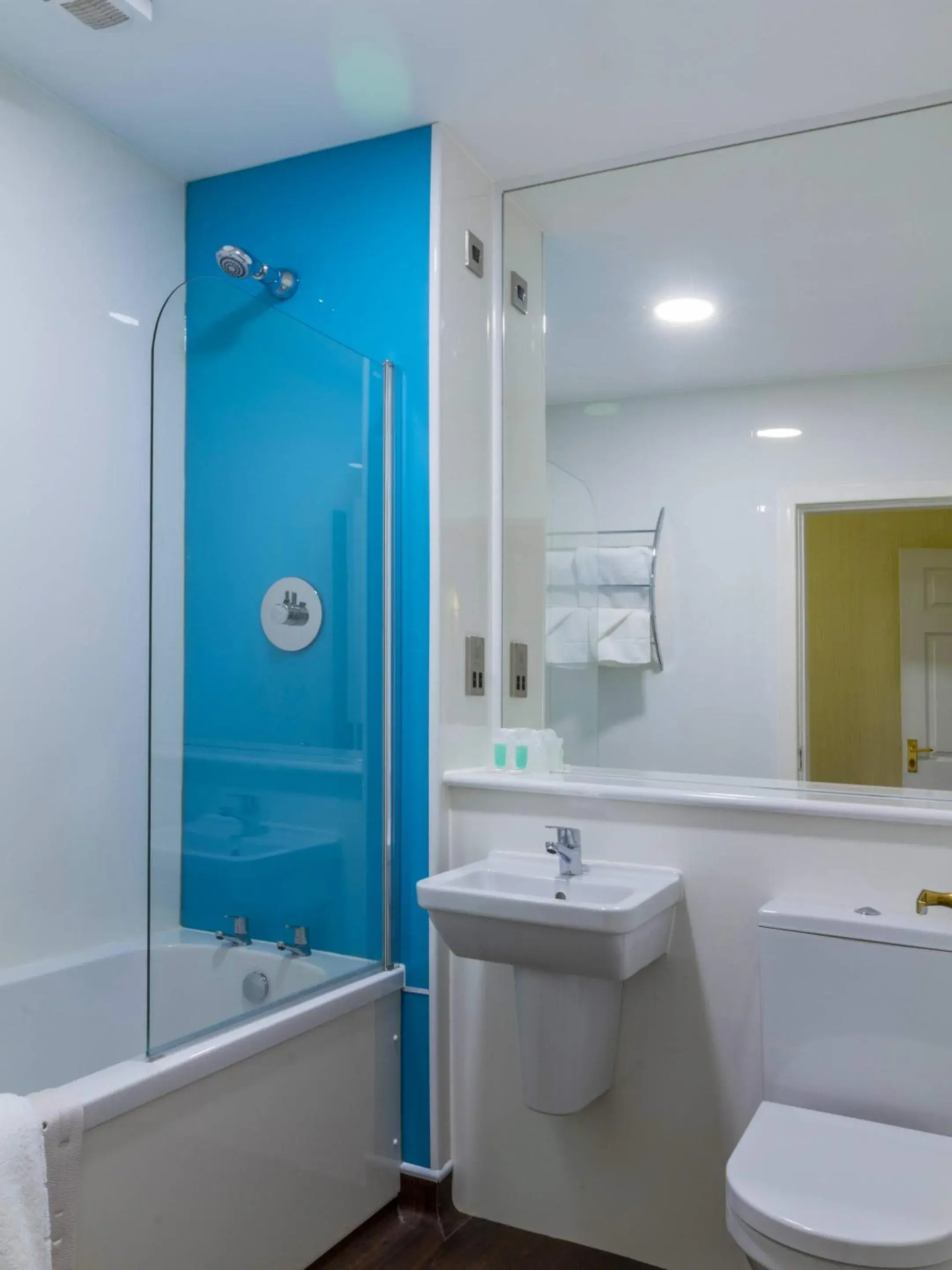 Family Room in Springfield Hotel & Health Club Family Room in Springfield Hotel & Health Club