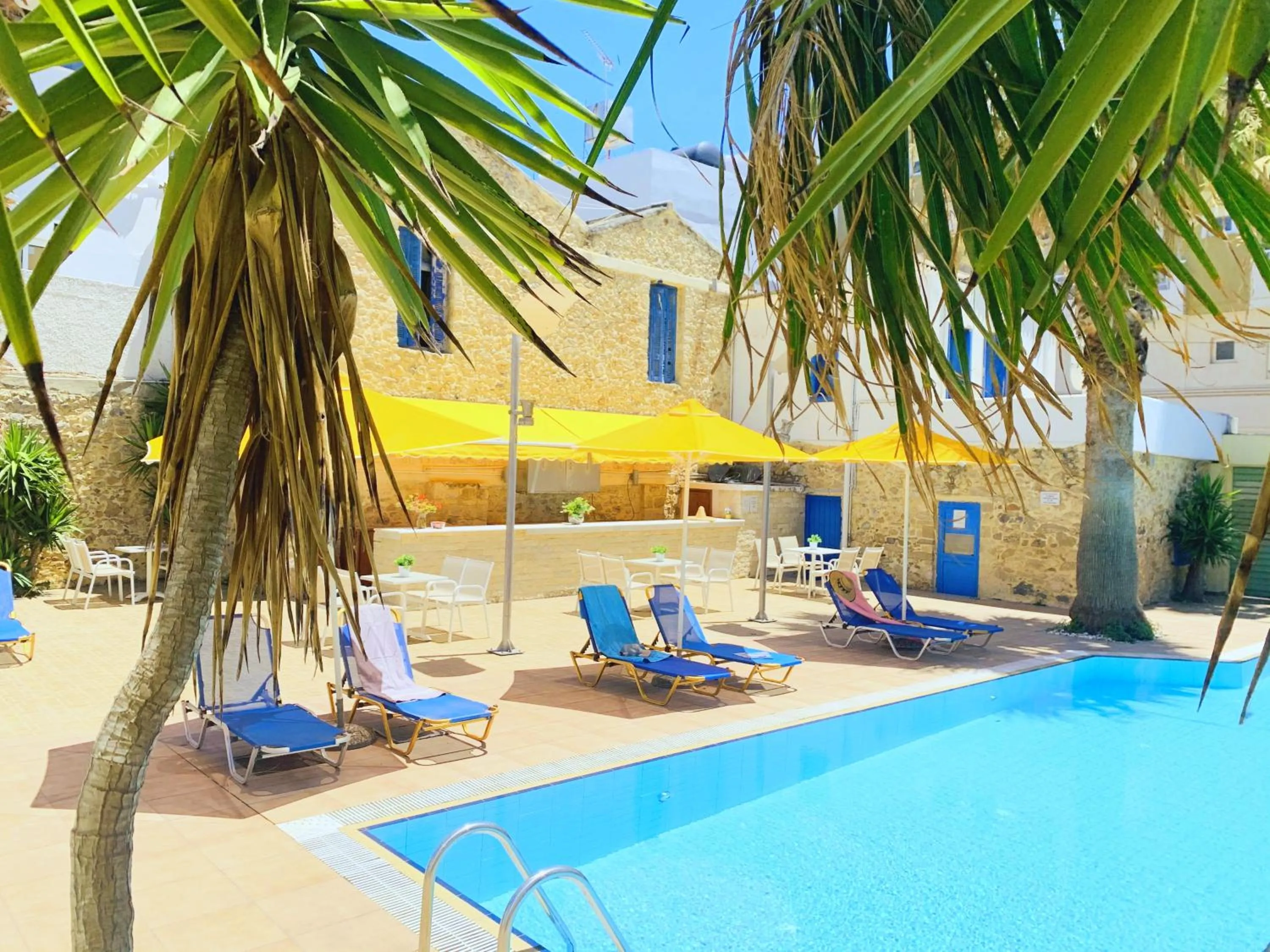 Swimming pool in Kassavetis Center - Hotel Studios & Apartments