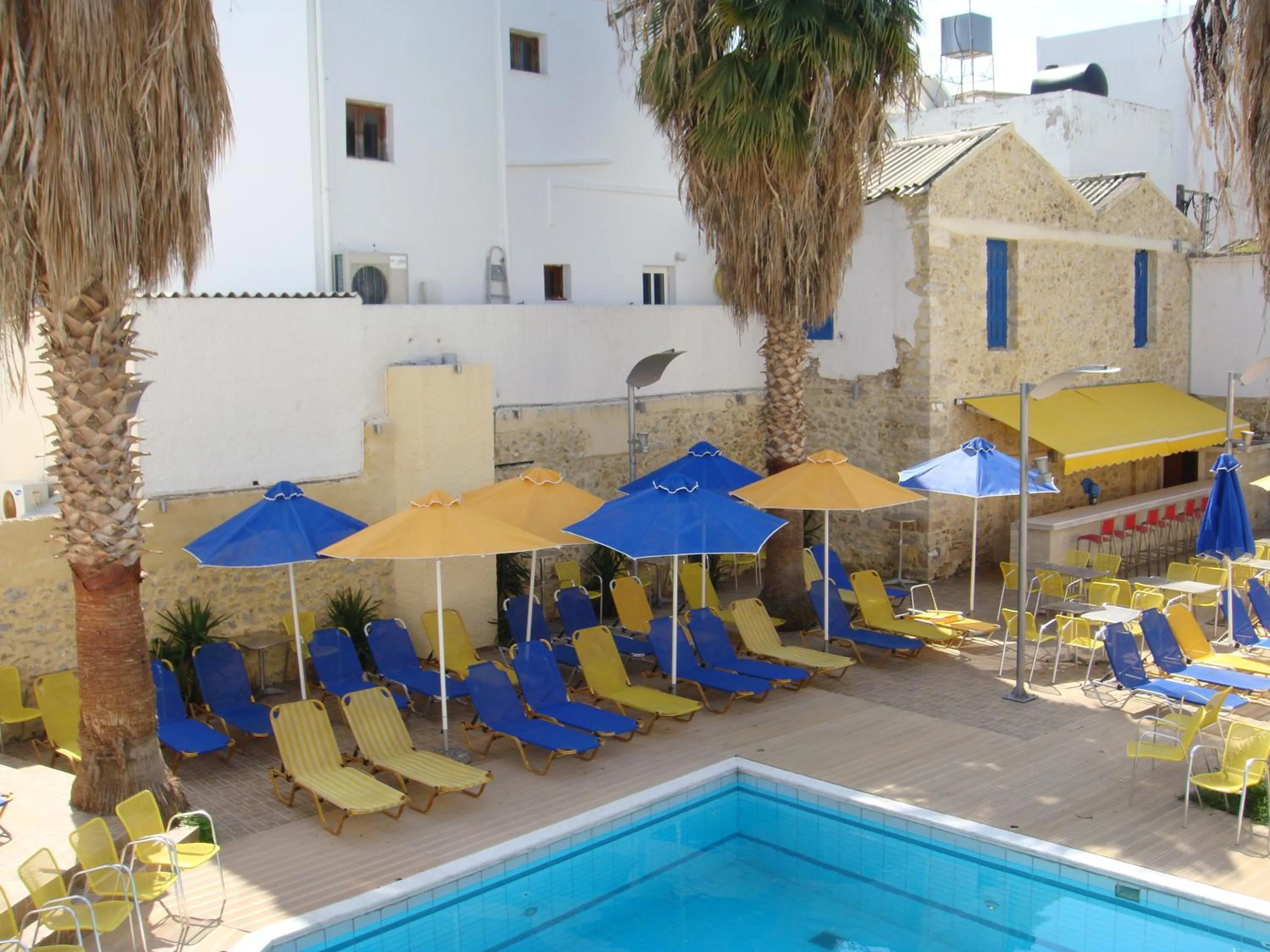 Swimming pool in Kassavetis Center - Hotel Studios & Apartments