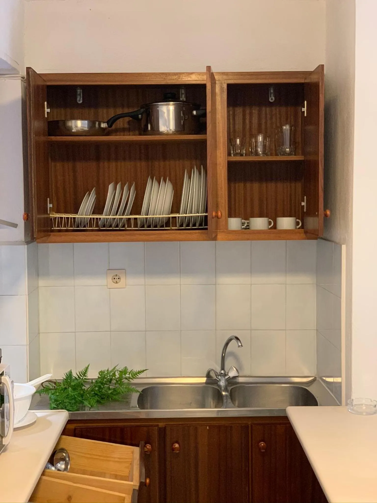 Kitchen or kitchenette in Kassavetis Center - Hotel Studios & Apartments