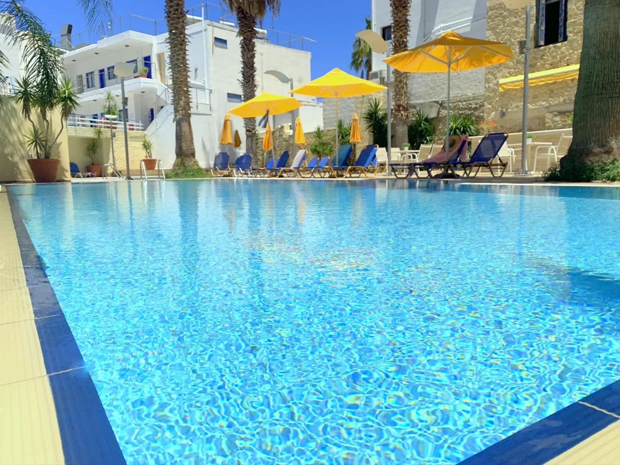 Swimming pool in Kassavetis Center - Hotel Studios & Apartments