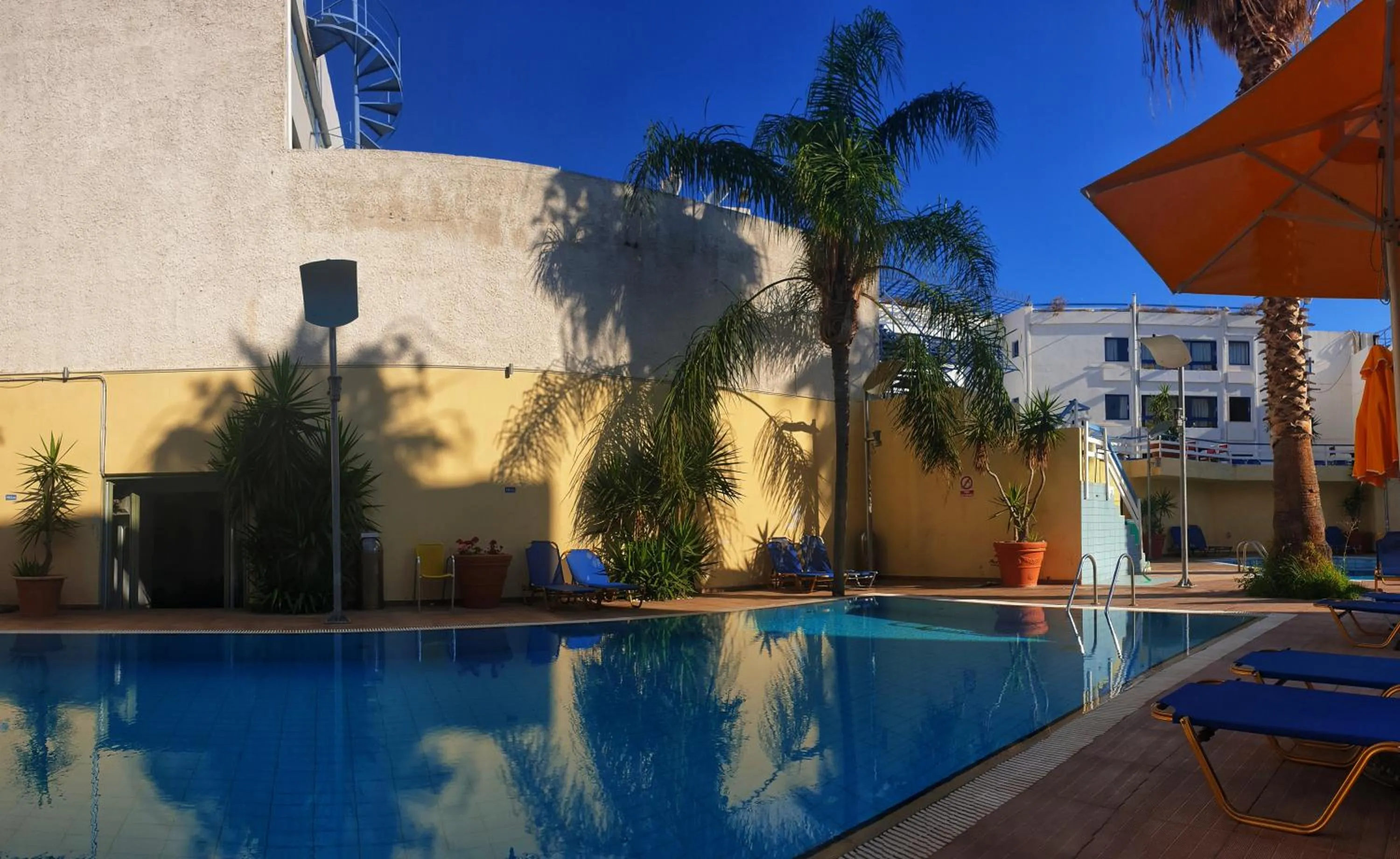 Swimming pool in Kassavetis Center - Hotel Studios & Apartments